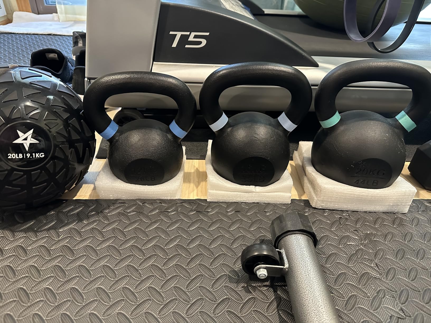 Yes4All Powder Coated Kettlebell, Cast Iron Core Kettlebells with Non-Slip Handle & Flat Bottom for Conditioning, Heavy Duty for Strength Training customer photo 1