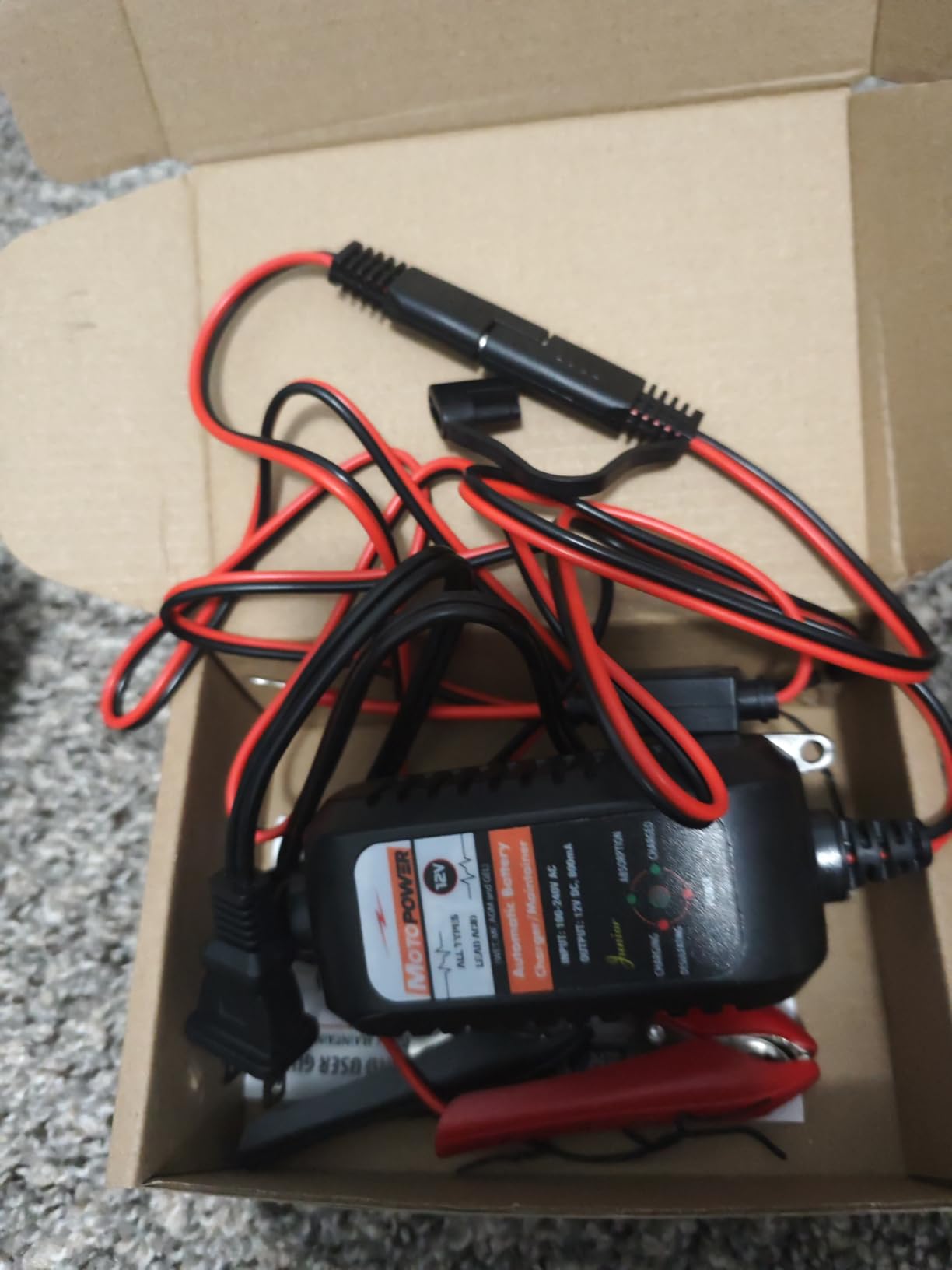 MOTOPOWER MP00205A 12V 800mA Automatic Battery Charger, Maintainer, Trickle and Desulfator customer photo 1