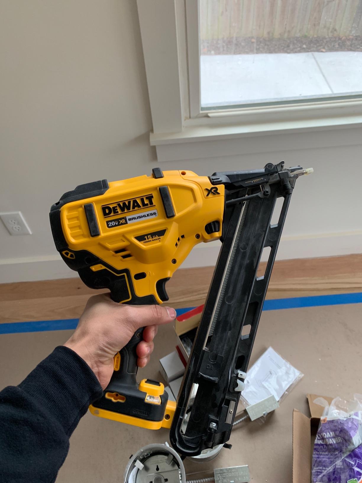 DEWALT 20V MAX Finish Nailer Kit, Angled, 15GA, Battery, Charger & Bag (DCN650D1) customer photo 1