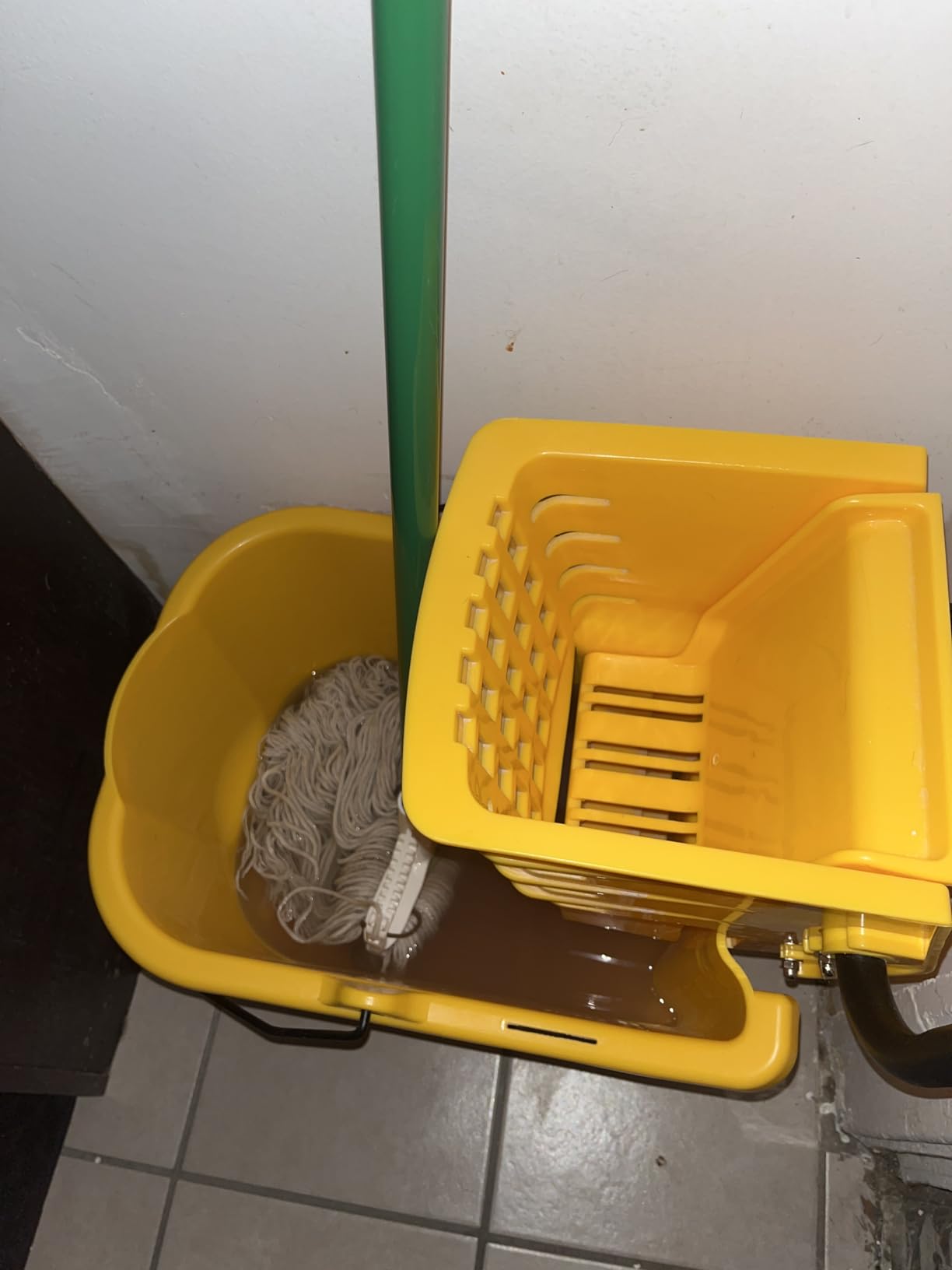 Amazon Basics Commercial Side Press Wringer Floor Cleaning Mop Bucket on Wheels, 35-Quart, Yellow customer photo 1