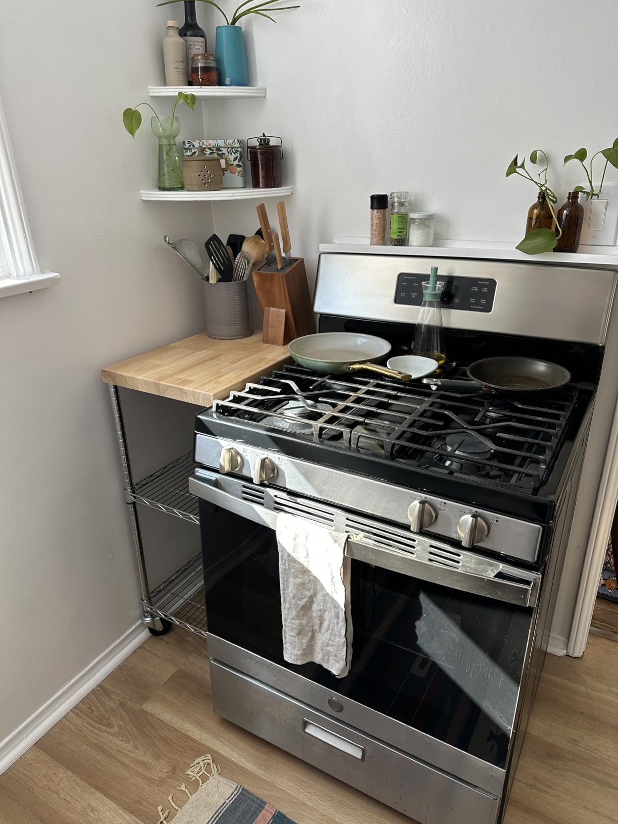 Amazon Basics Portable Kitchen 3-Tier Storage Rack on Caster Wheels with Adjustable 2 Shelves, 175 Pound Capacity, Wood/Chrome customer photo 1