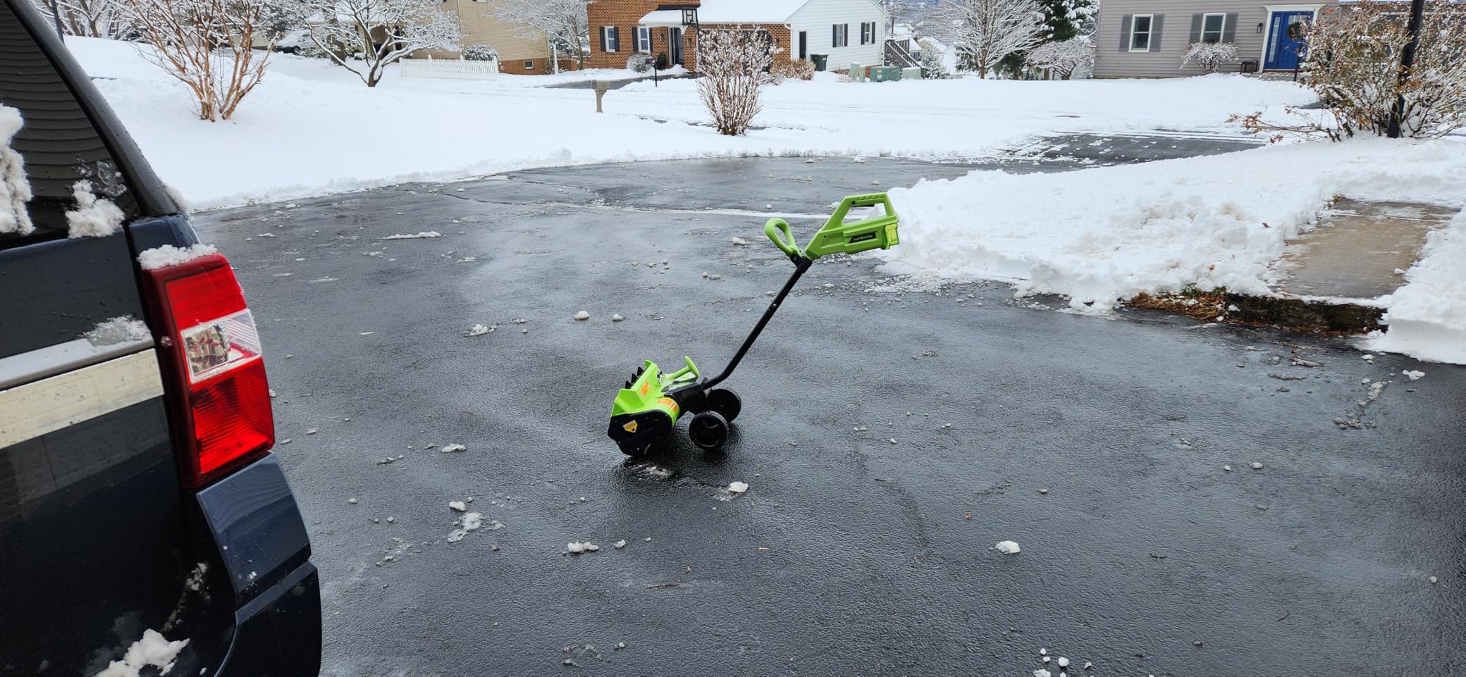 Earthwise SN74016 40-Volt Cordless Electric Snow Shovel, Brushless Motor, 16-Inch width, 300lbs/Minute (Battery and Charger Included) customer photo 1