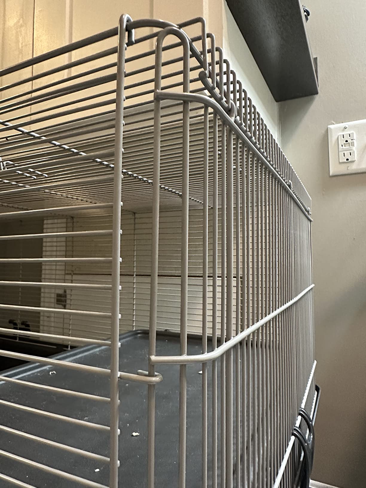 Prevue Pet Products Universal Small Animal Home - Small Animal Cage for Hamsters, Guinea Pigs, Ferrets, Dwarf Rabbits, Rats, Chinchillas, Hedgehogs, Indoor Use, Tight Wire Spacing - Gray customer photo 2
