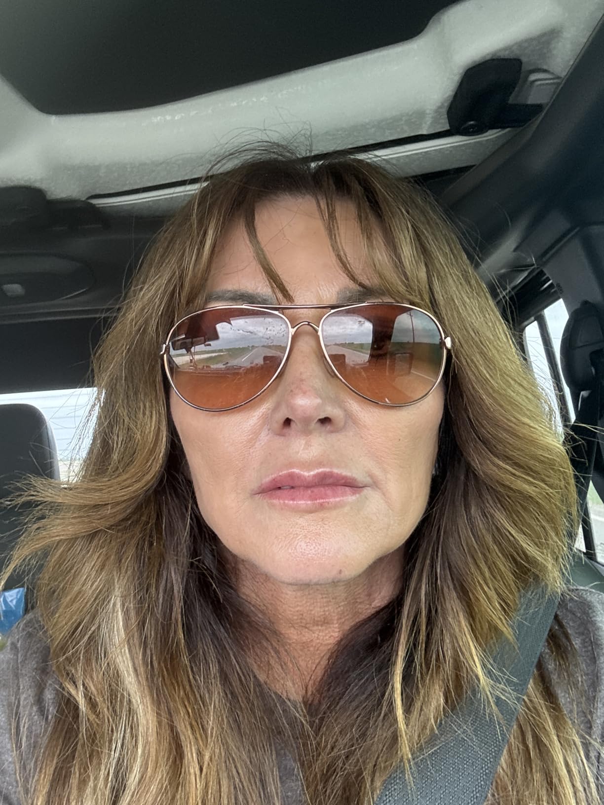 Oakley Women's OO4079 Feedback Pilot Sunglasses customer photo 1