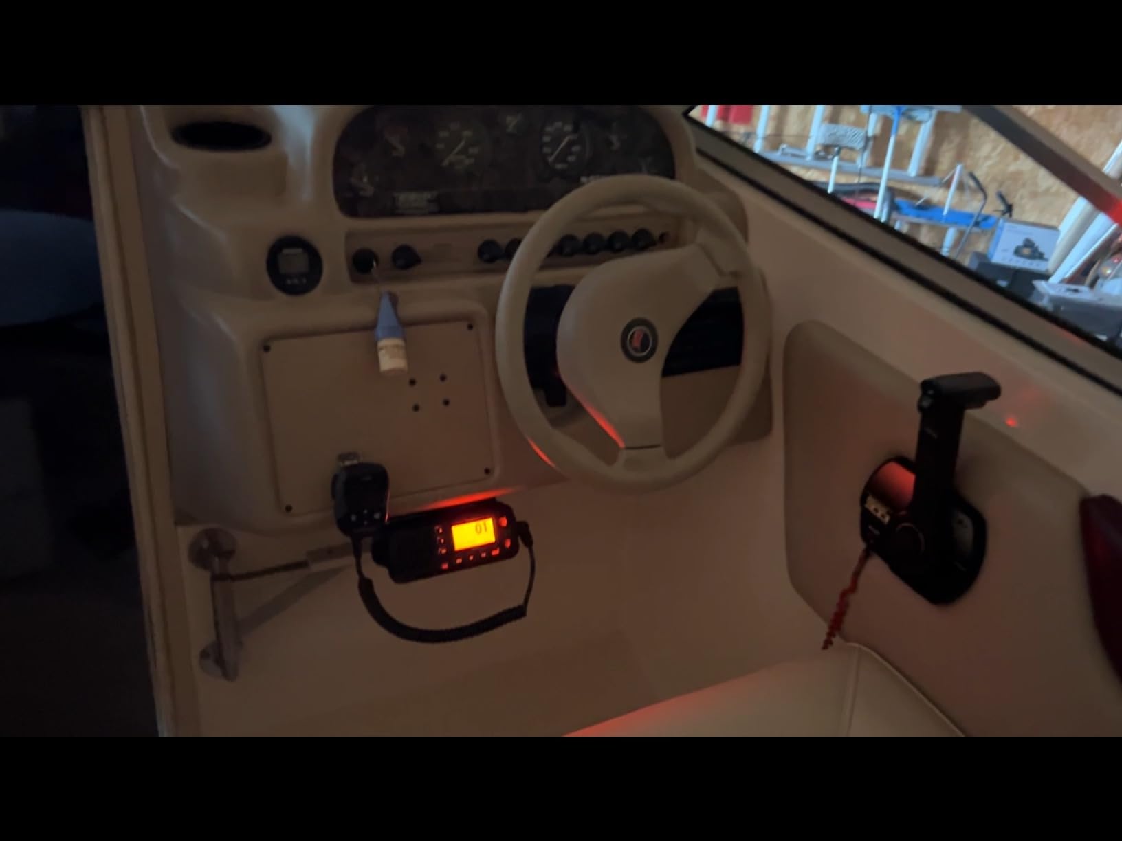 Uniden UM435 Advanced Fixed Mount VHF Marine Radio, All USA/International/Canadian Marine Channels Including New 4-Digit, CDN B Channels, 1 Watt/25 Watt Power, Waterproof IPX8 Submersible, White customer photo 1