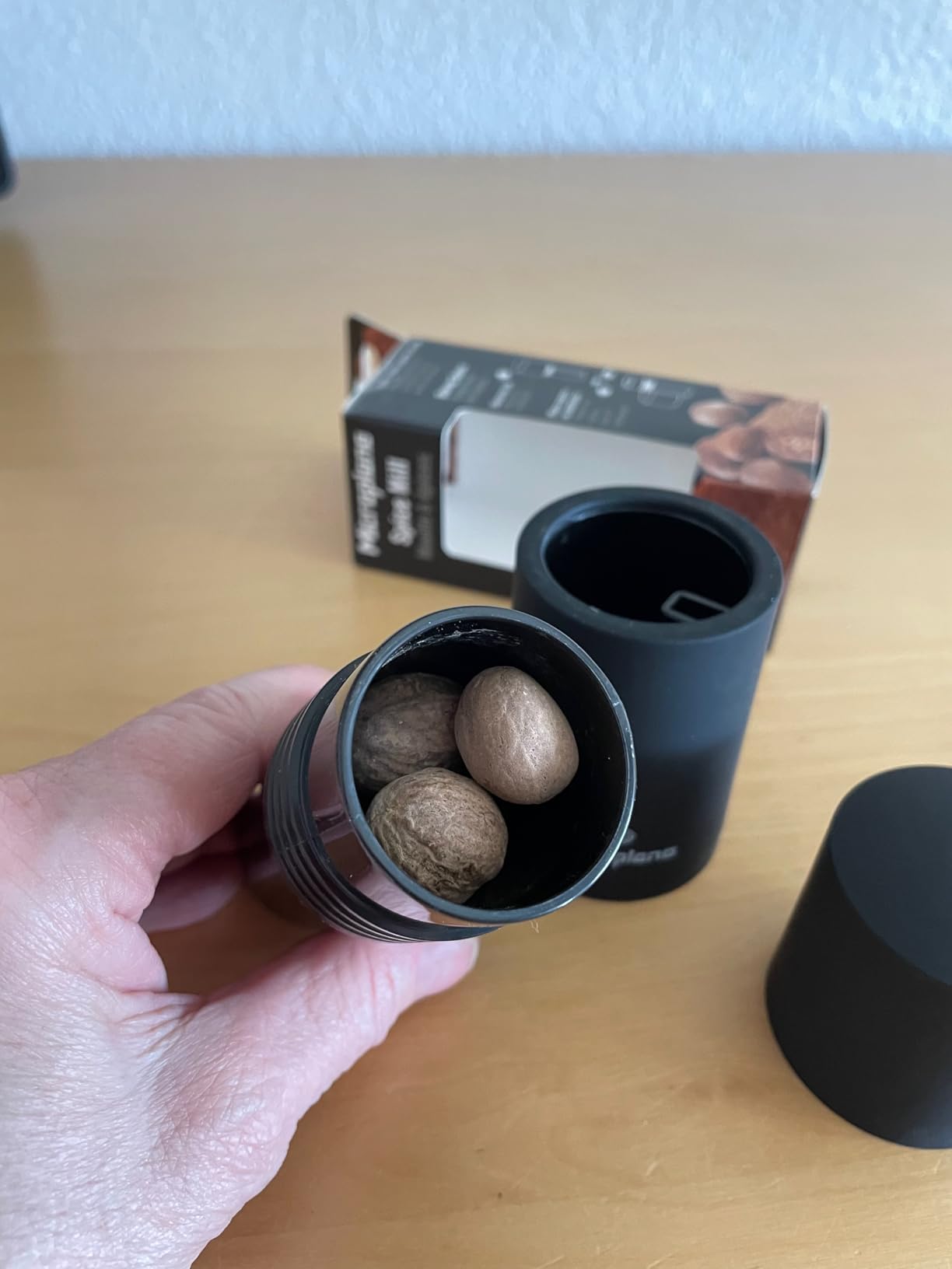 Microplane Manual Spice Mill - Cinnamon Grinder and Nutmeg Grater (Black) customer photo 2
