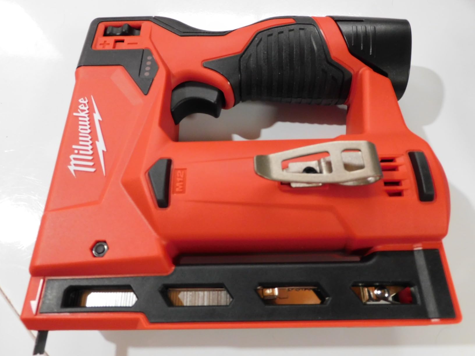 Milwaukee 2447-20 M12 3/8 Crown Stapler customer photo 2