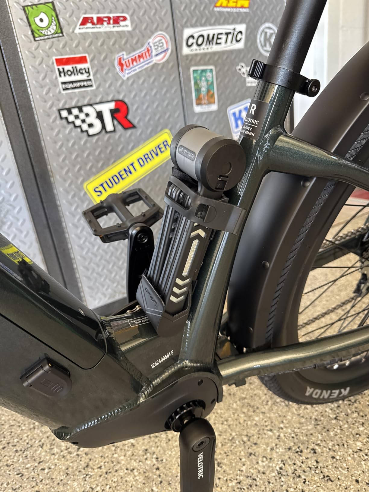 Kryptonite Kryptolok 685 Folding Bike Lock, Compact Lightweight High Security Anti-Theft Foldable Bicycle Lock with 2 Keys and Mount for E-Bikes Scooter Road Mountain Bikes, 85cm (33 in) customer photo 1