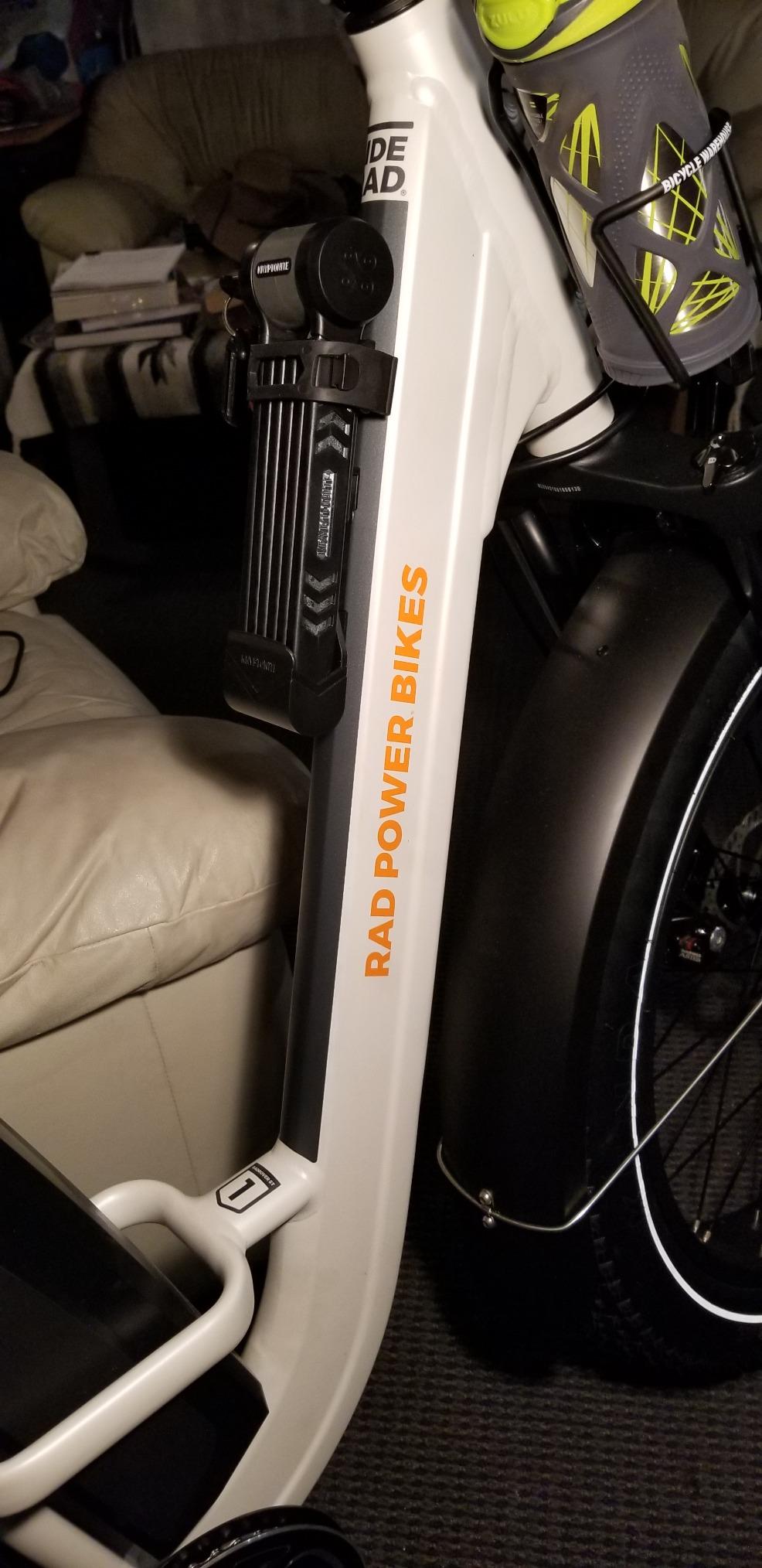 Kryptonite Kryptolok 685 Folding Bike Lock, Compact Lightweight High Security Anti-Theft Foldable Bicycle Lock with 2 Keys and Mount for E-Bikes Scooter Road Mountain Bikes, 85cm (33 in) customer photo 2