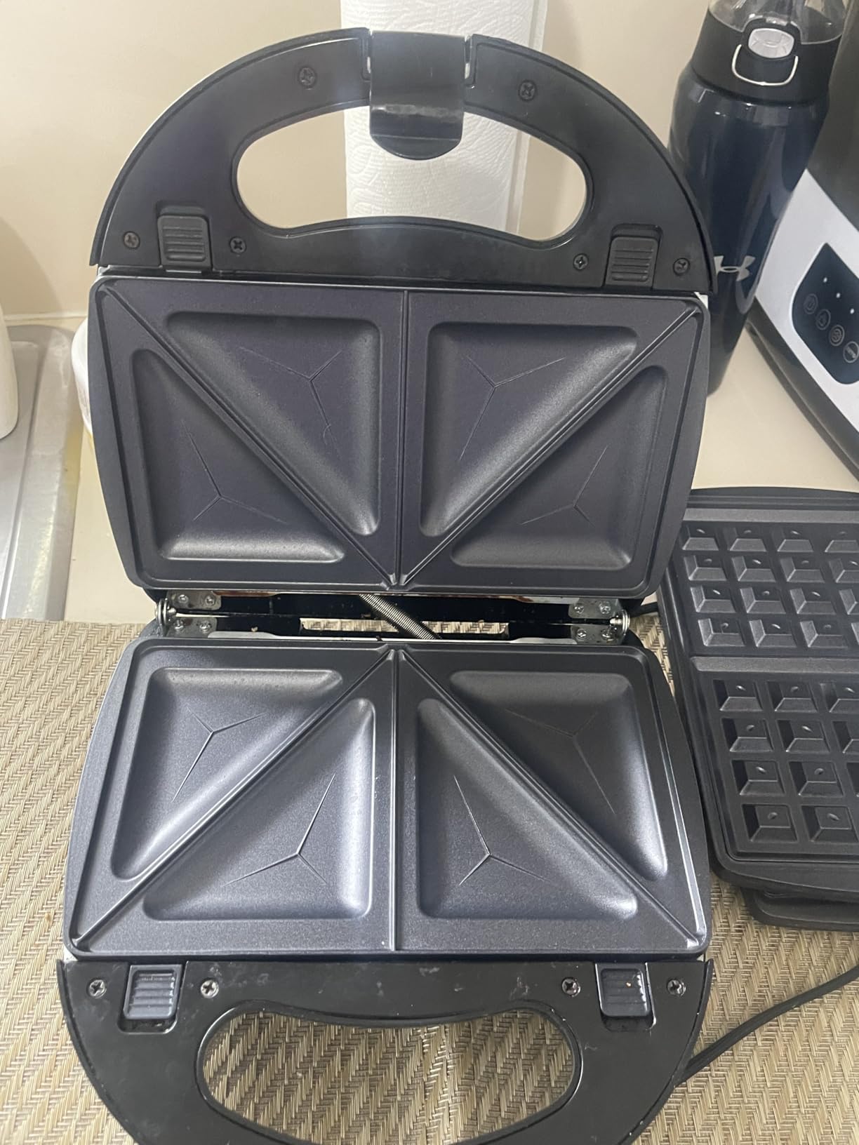 OVENTE 3 in 1 Electric Sandwich Maker, Panini Press Grill and Waffle Iron Set with Removable Non-Stick Plates, Perfect for Cooking Grilled Cheese, Tuna Melts, Burgers, Steaks and Snacks, Black GPI302B customer photo 2