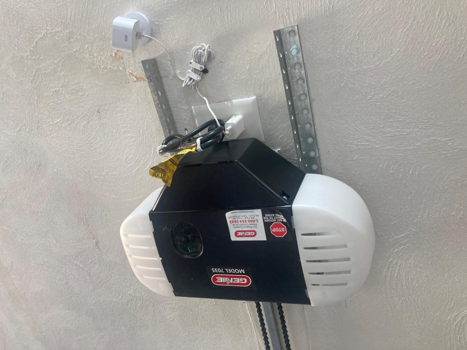 Genie Chain Drive 750 3/4 HPc Garage Door Opener w/Battery Backup - Heavy Duty - Wireless Keypad Included, Model 7035-TKV customer photo 1