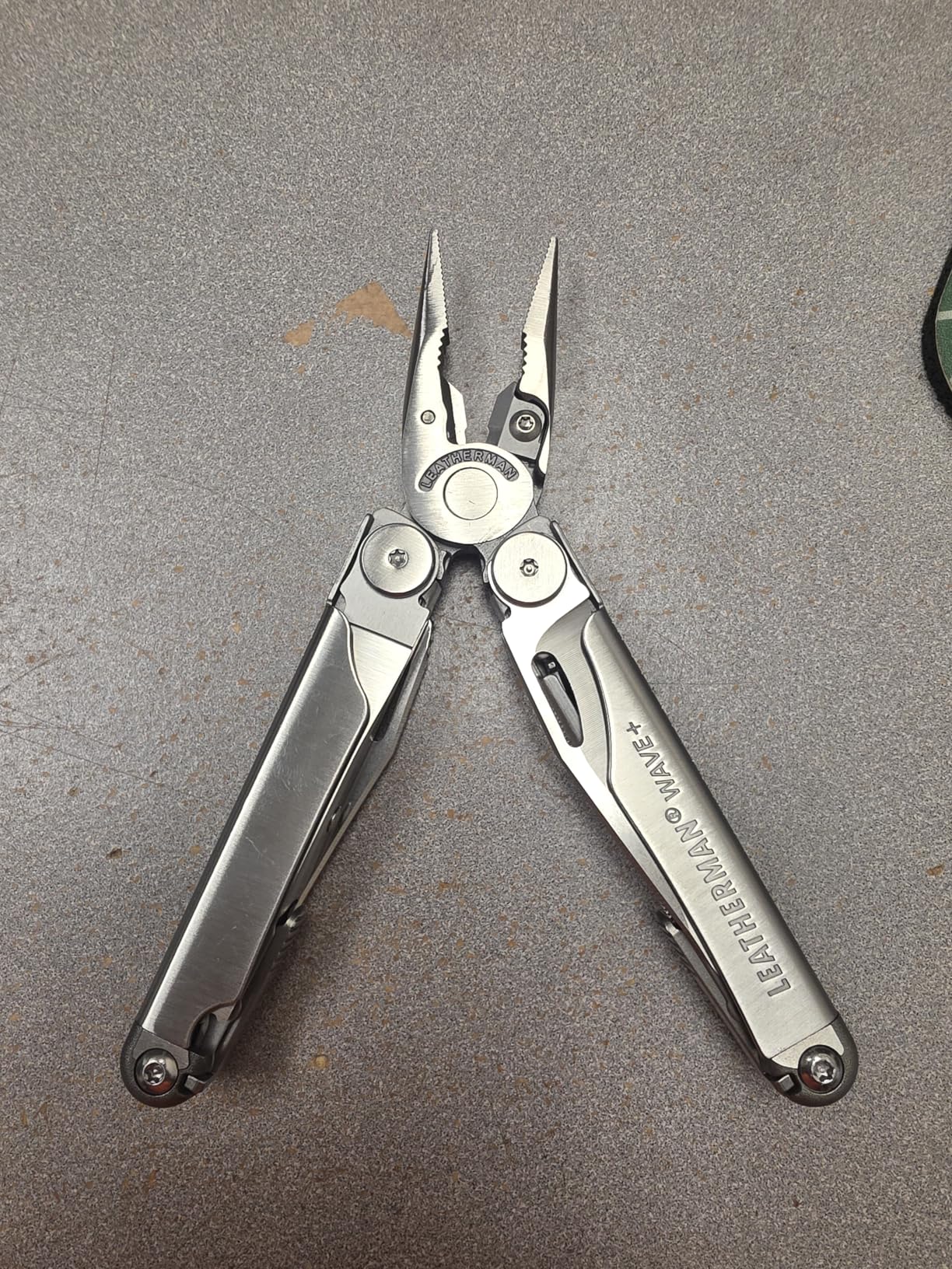 LEATHERMAN, Wave+, 18-in-1 Full-Size, Versatile Multi-tool for DIY, Home, Garden, Outdoors or Everyday Carry (EDC), Stainless Steel customer photo 1