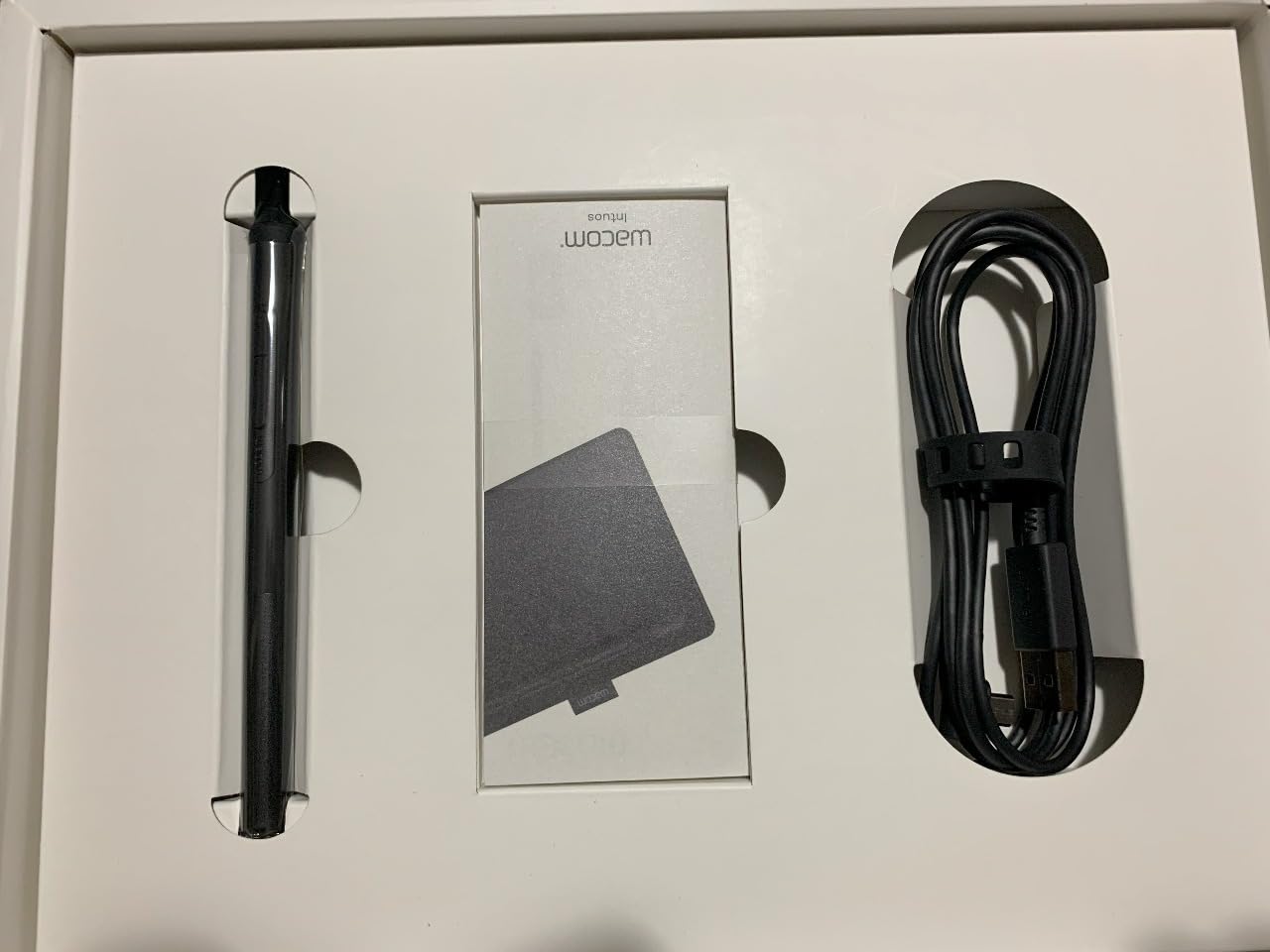 Wacom Intuos Medium Bluetooth Graphics Drawing Tablet - Portable for Teachers, Students and Creators, 4 Customizable ExpressKeys customer photo 2