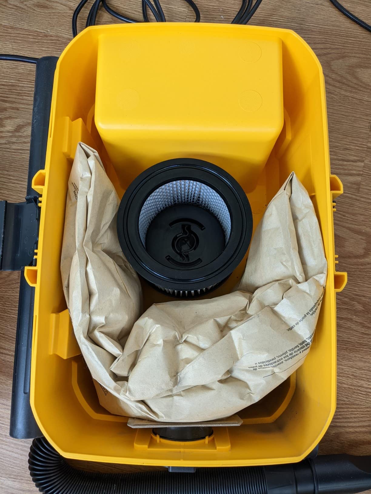 DEWALT DXV04T 4 Gallon Wet/Dry Shop Vacuum, 5 Peak HP customer photo 1