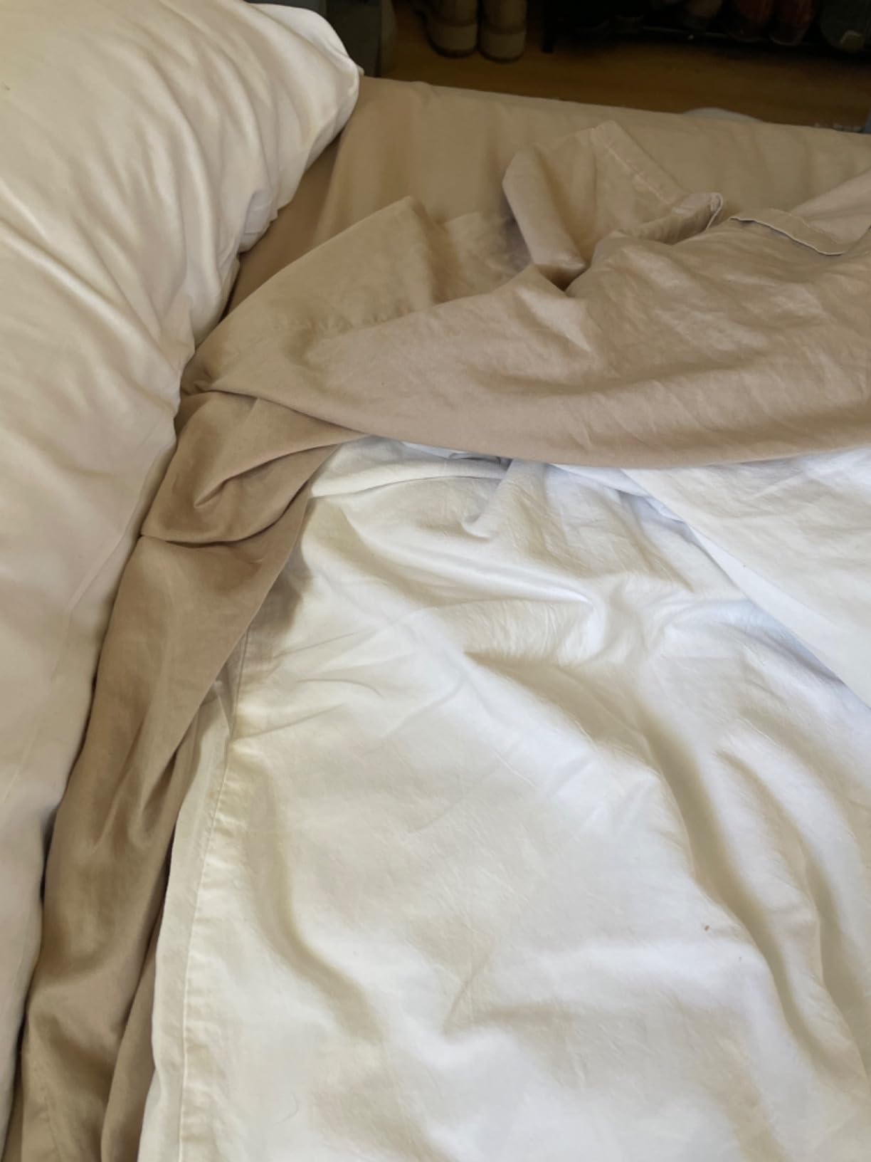 Brooklinen Luxury Sateen 4 Piece Sheet Set - 100% Cotton Bed Sheets, Soft & Durable Queen Size Sheets Set in White, Oeko-TEX Certified Bedding Set, 1 Fitted Sheet, 1 Flat Sheet, 2 Pillowcases customer photo 2