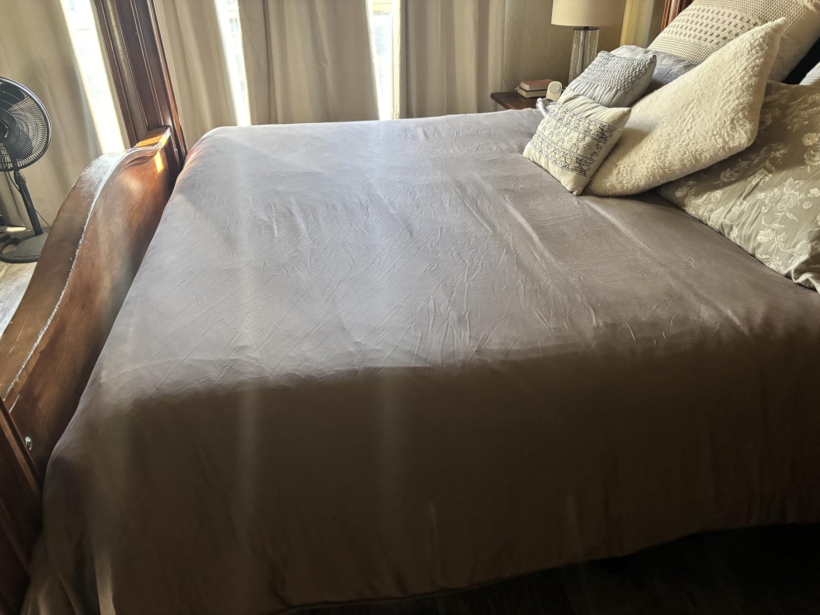 EASELAND Queen Size Down Alternative Comforter - Quilted Duvet Insert for All Seasons, Soft Lightweight with Corner Tabs, Summer Winter Warm Bedding, White 88x88 Inches customer photo 1