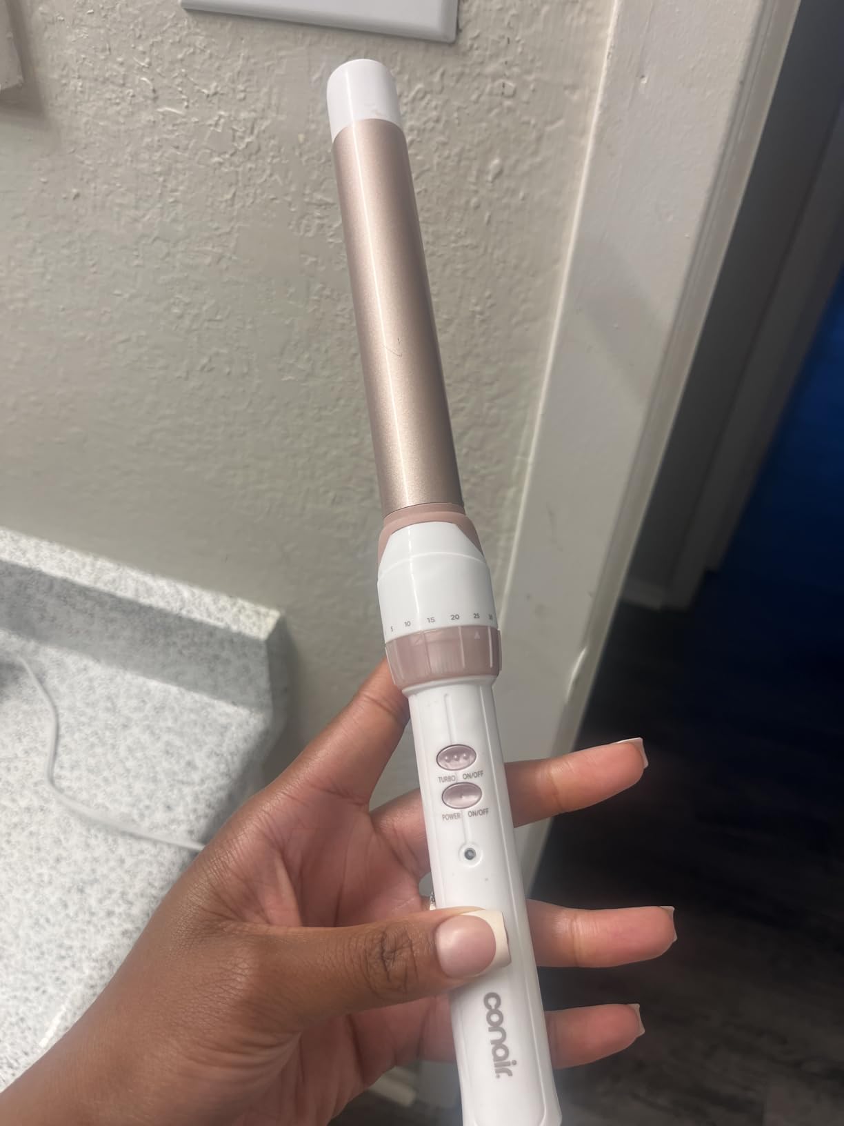 Conair Double Ceramic 1-Inch Clamp-Free Curling Wand, White/Rose Gold, CD705L13 customer photo 1