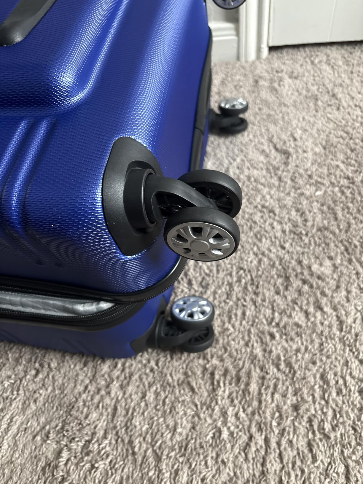 Rockland Melbourne Hardside Expandable Spinner Wheel Luggage, Checked Large 28