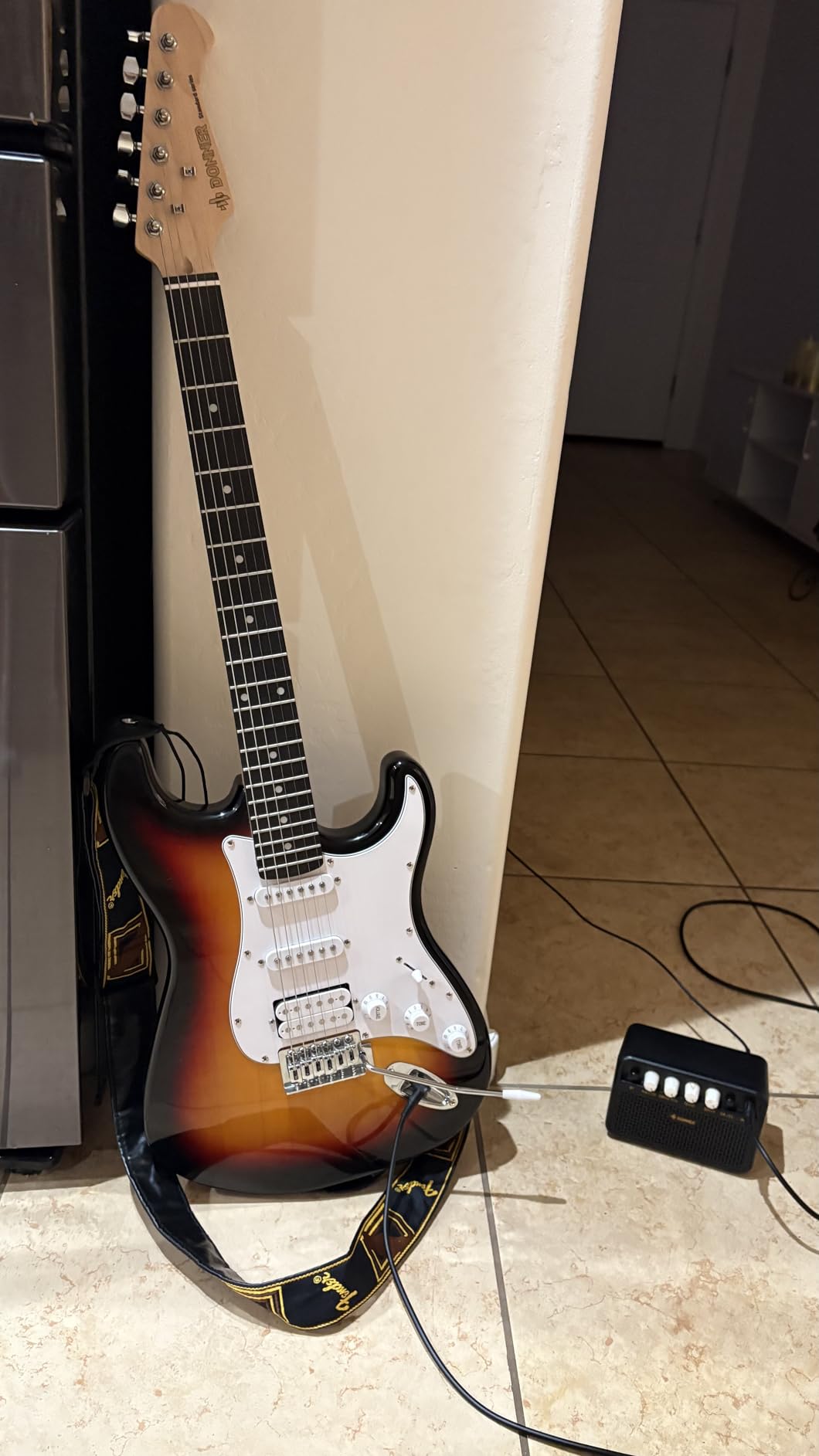 Donner DST-100B 39 Inch Electric Guitar Beginner Kit Solid Body Full Size Black HSS for Starter, with Amplifier, Bag, Digital Tuner, Capo, Strap, String, Cable, Picks customer photo 1