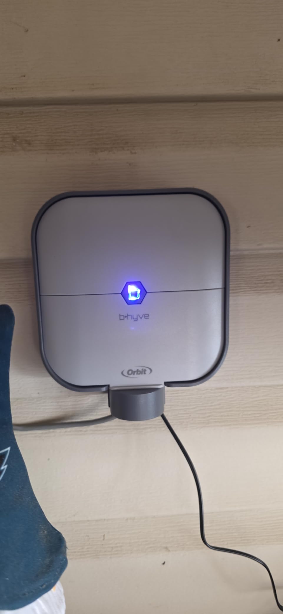 Orbit B-hyve Indoor Smart Sprinkler Controller - 8-Zone - WiFi Irrigation Controller - App Controlled Irrigation with Weather Adjustment - Easy Installation Smart Home Ready Device - 57925 customer photo 1