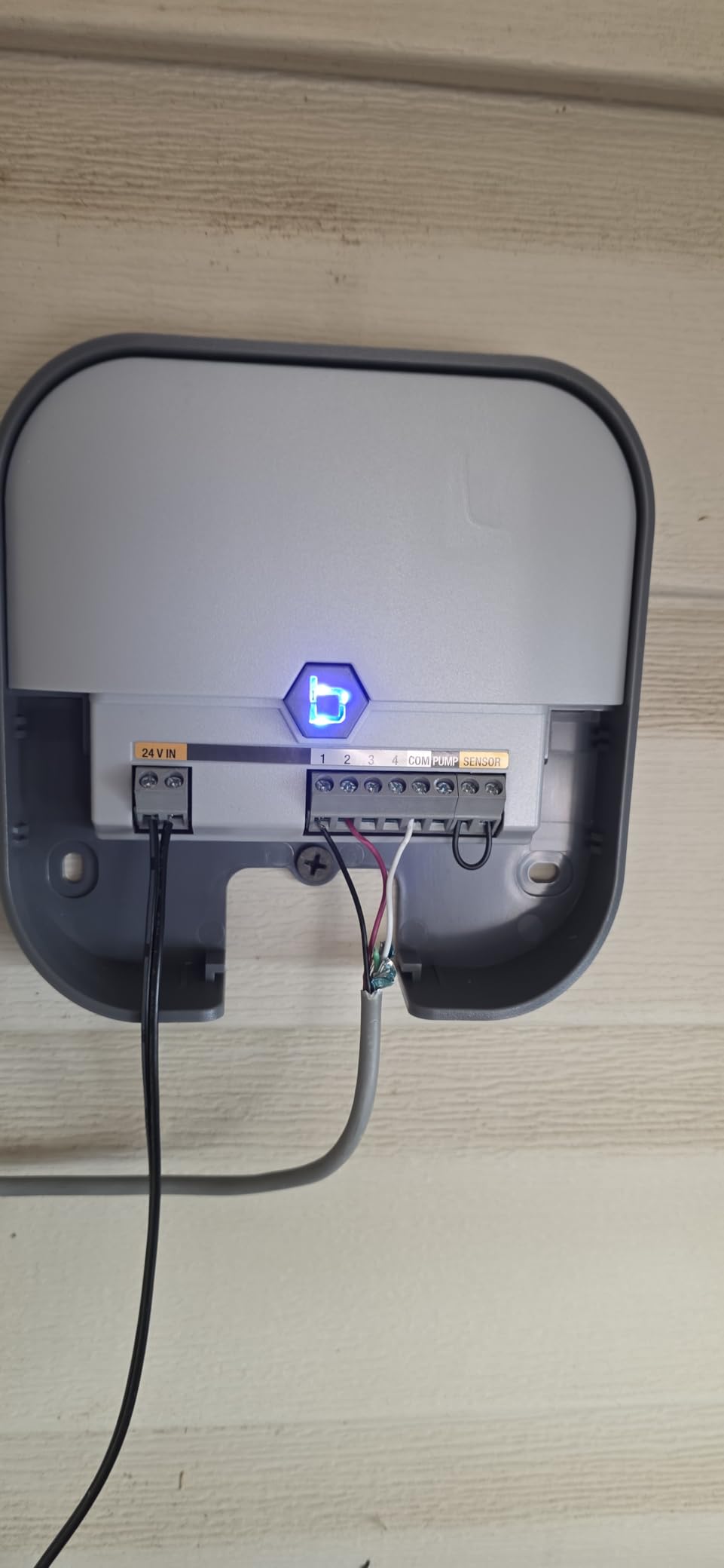 Orbit B-hyve Indoor Smart Sprinkler Controller - 8-Zone - WiFi Irrigation Controller - App Controlled Irrigation with Weather Adjustment - Easy Installation Smart Home Ready Device - 57925 customer photo 2