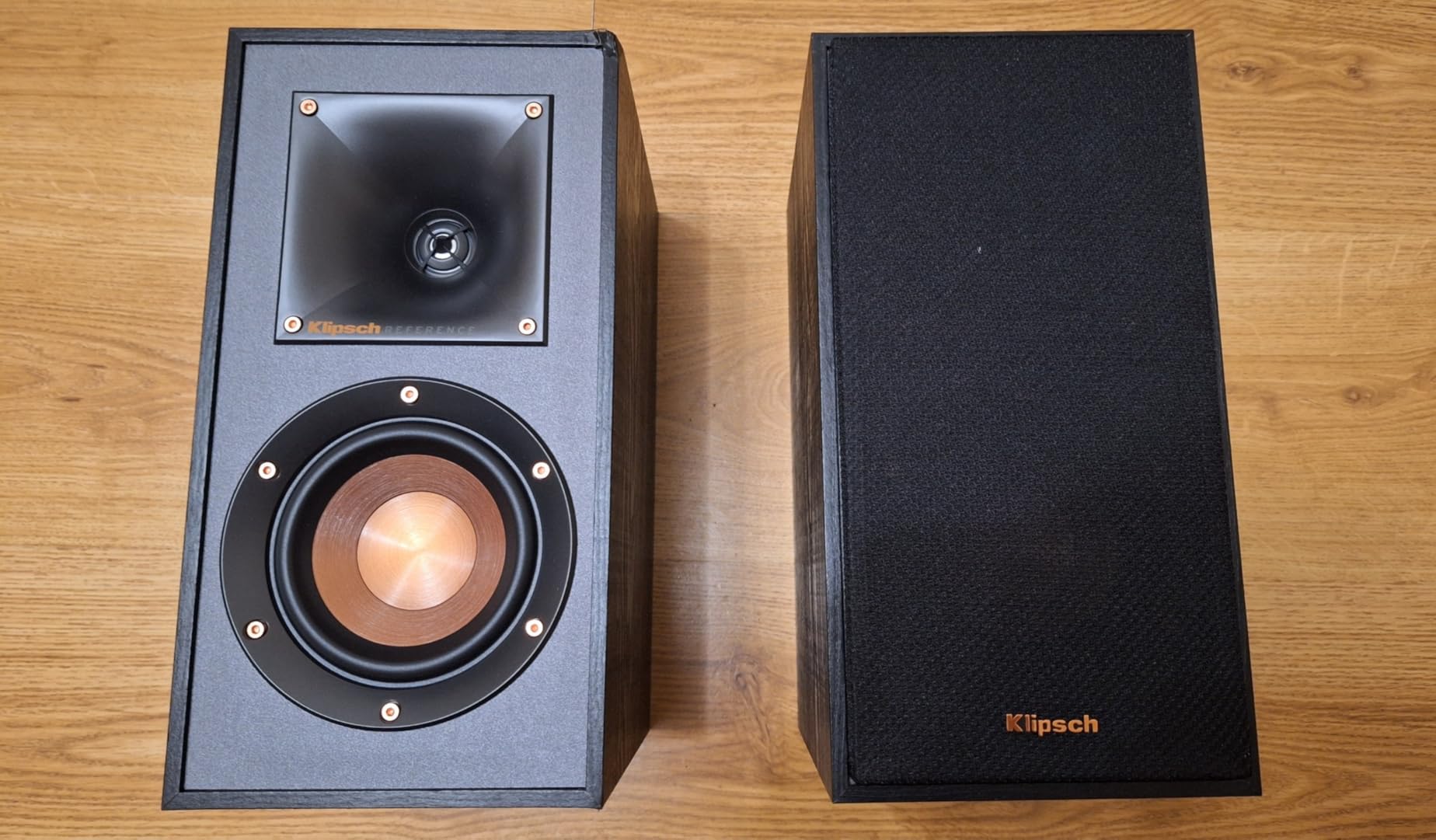 Klipsch R-41M Reference Bookshelf Speakers (Pair), Black customer photo 1