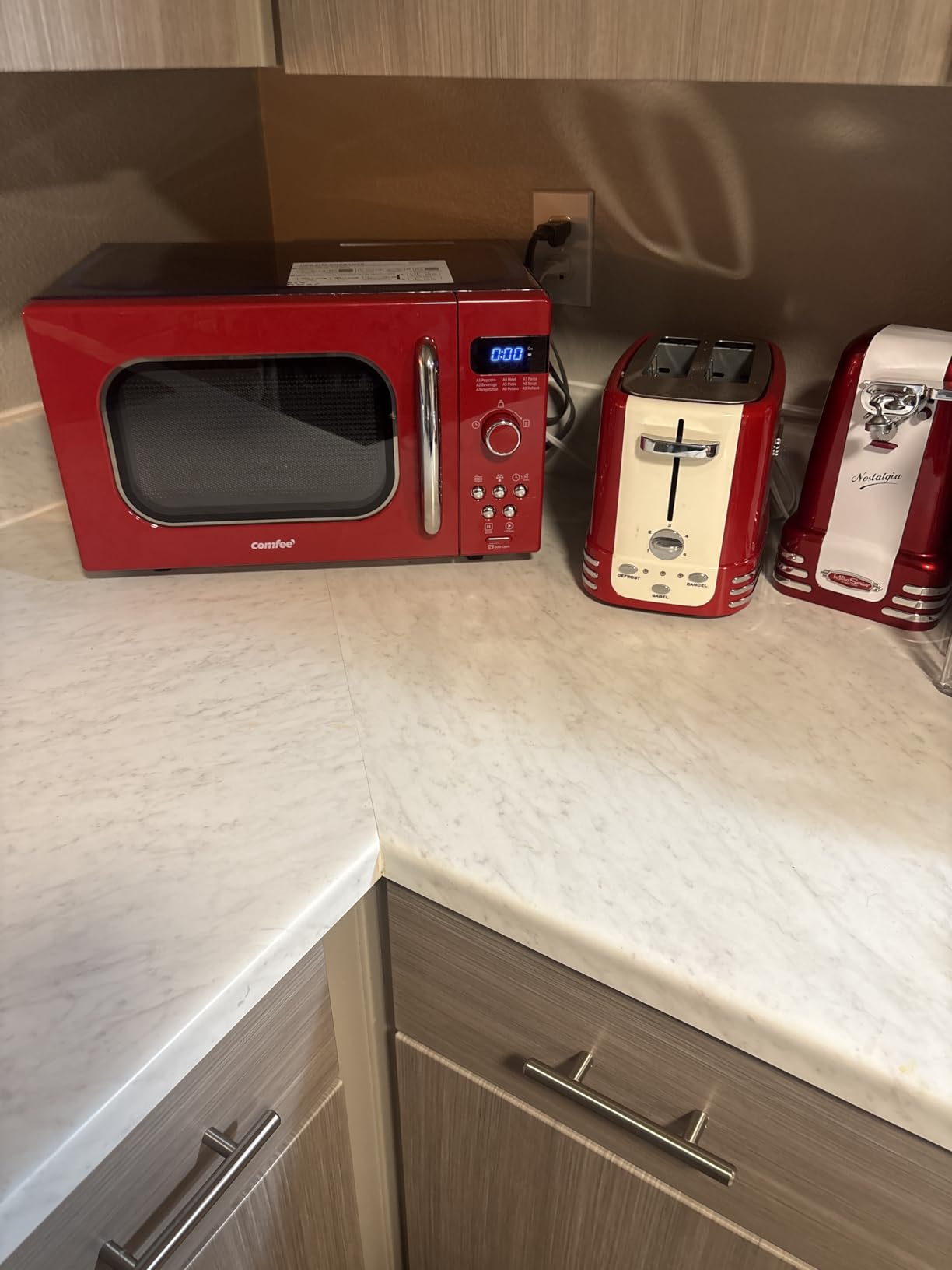 COMFEE' EM720CPL-PMB Countertop Microwave Oven with Sound On/Off, ECO Mode and Easy One-Touch Buttons, 0.7cu.ft, 700W, Black customer photo 2