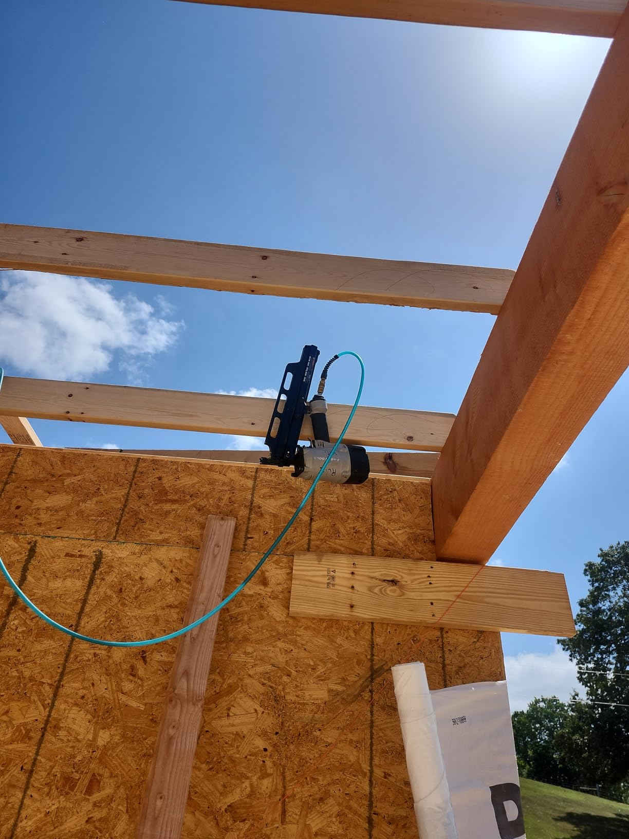 PneuTools SN2283H 21 Degree Framing Nailer with Rafter Hook customer photo 1