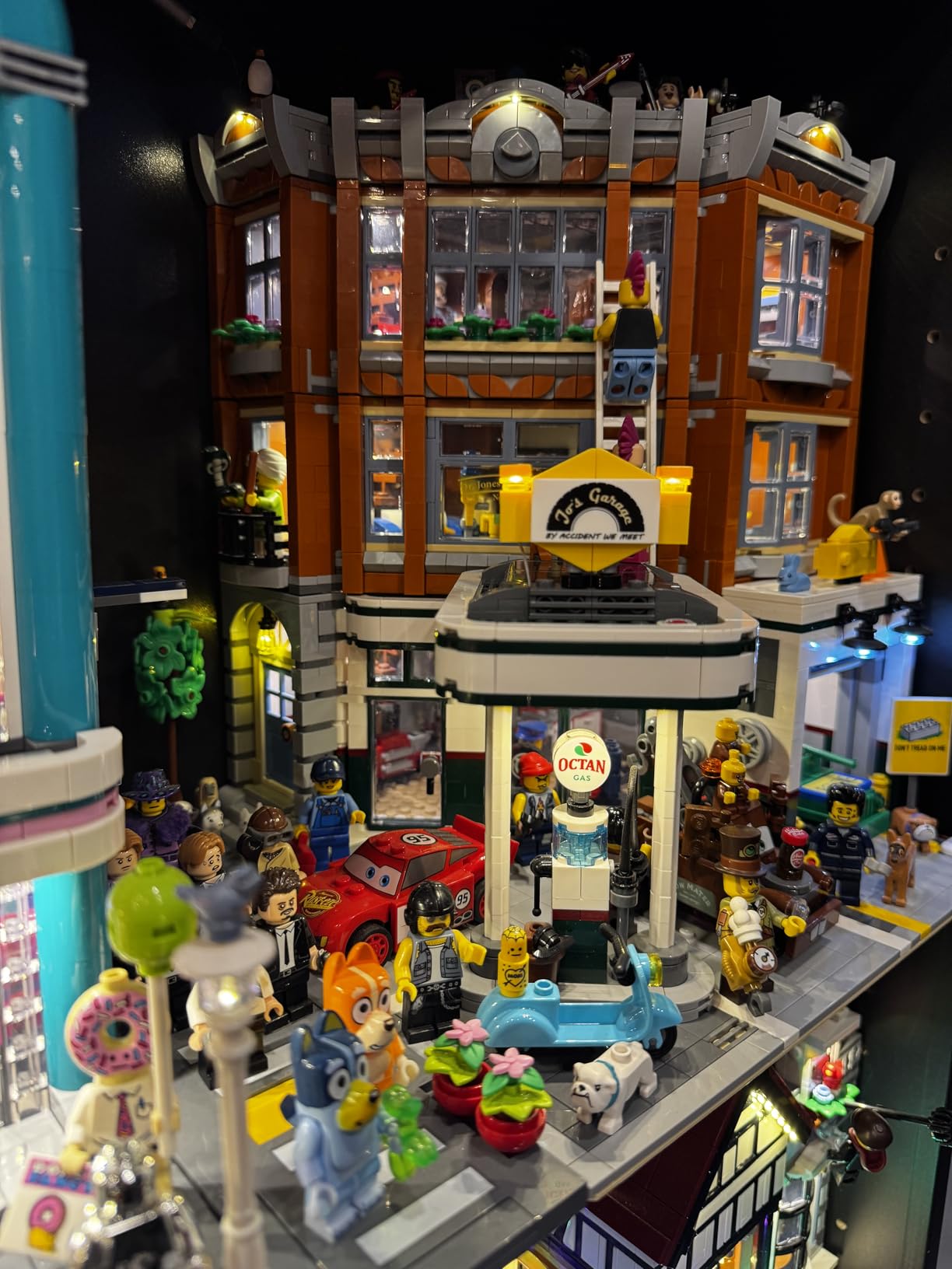 LEGO Creator Expert Corner Garage 10264 Building Kit (2569 Pieces) customer photo 2