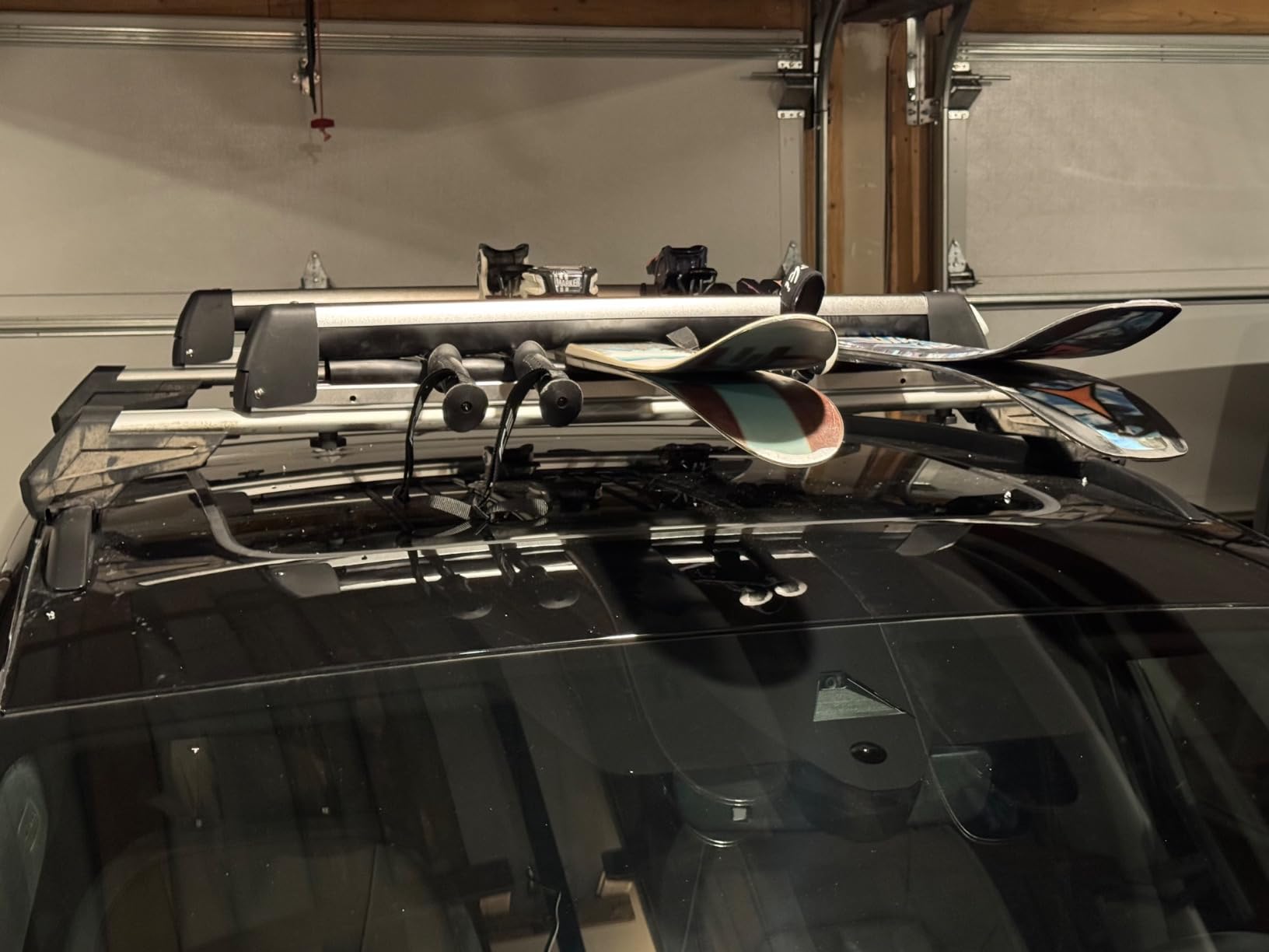 AA Products Inc. 33'' Aluminum Universal Ski Roof Rack Fits 6 Pairs Skis or 4 Snowboards customer photo 1