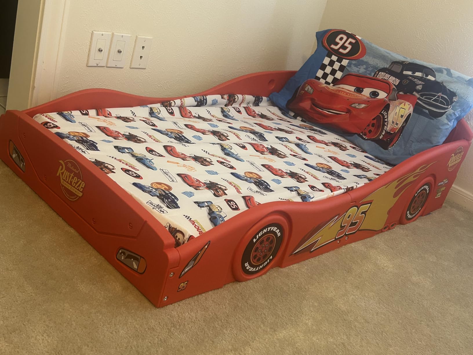 Delta Children Disney/Pixar Cars Lightning McQueen Plastic Toddler Bed customer photo 1