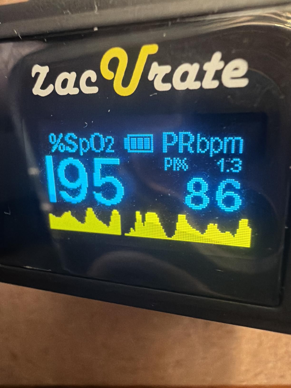 Zacurate Pro Series 500DL Fingertip Pulse Oximeter Blood Oxygen Saturation Monitor with Silicone Cover, Batteries and Lanyard (Royal Black) customer photo 2