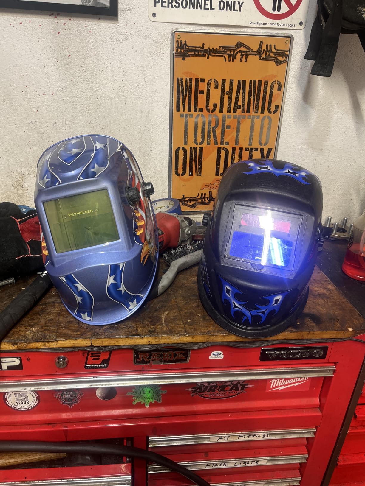 YESWELDER Auto Darkening Welding Helmet, Blue Light Blocking, 1/1/1/1 True Color Solar Powered Welding Hood with 2 Arc Sensors, Wide Shade 3.5/9-13 customer photo 2