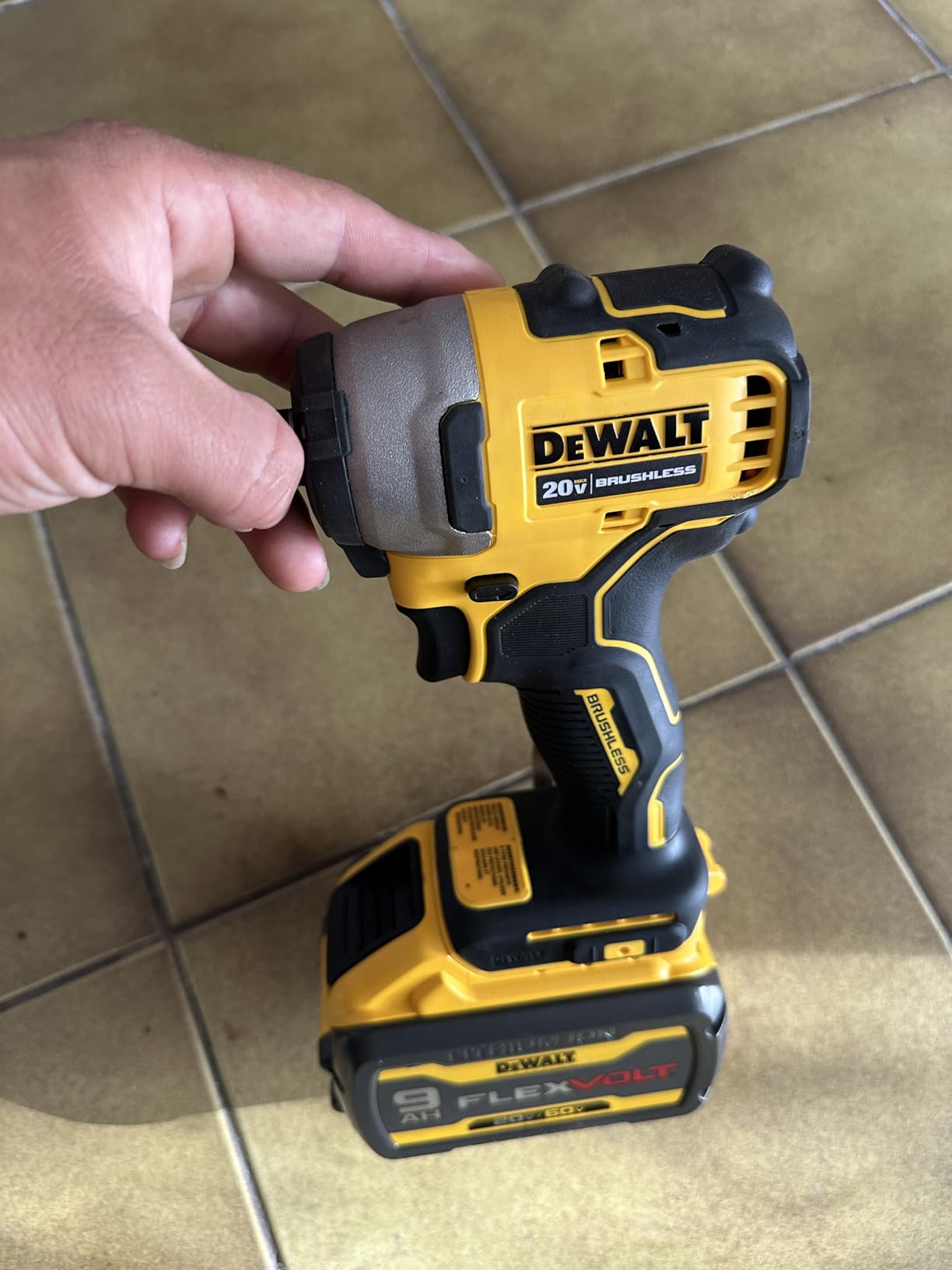 DeWalt ATOMIC 20V MAX Impact Driver, Cordless, Compact, 1/4-Inch (Tool Only) customer photo 2