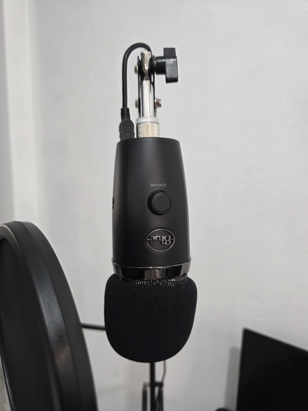 Logitech for Creators Blue Yeti Nano USB Microphone for Gaming, Streaming, Podcasting, Twitch, YouTube, Discord, Recording for PC and Mac, Plug & Play -Blackout customer photo 1