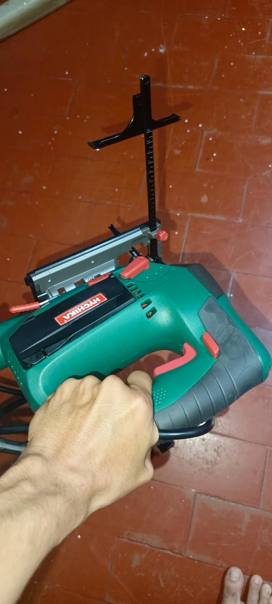 HYCHIKA Jig saw, 6.7A Jig Saw 800-3000SPM with 6 Variable Speeds, 4 Orbital Sets, Bevel Angle 45°, 6PCS Blades, Pure Copper Motor, Laser Guide, Wood Metal Plastic Cutting customer photo 2