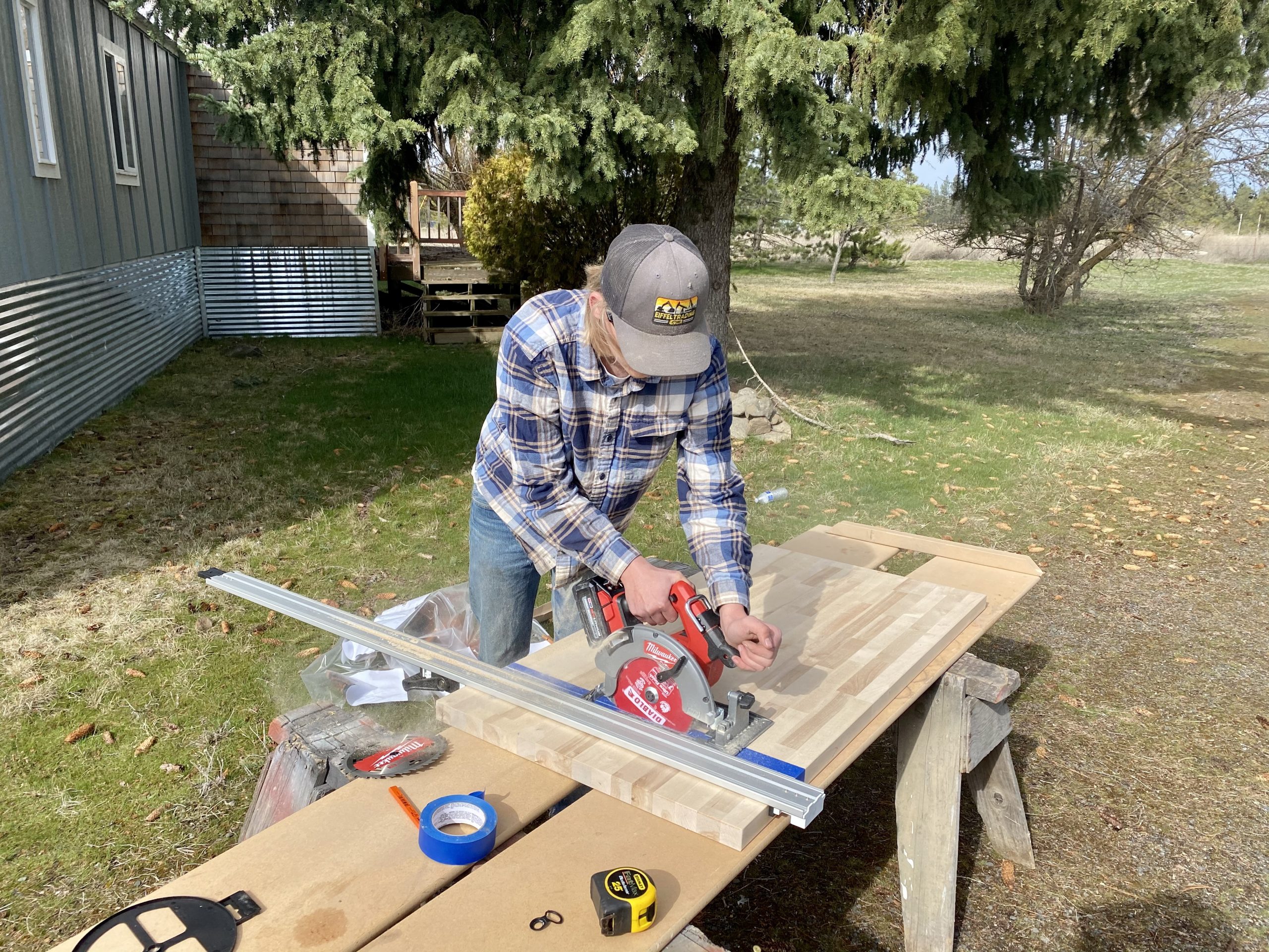 Milwaukee 2732-20 M18 Fuel 18 Volt Lithium-Ion 15 Amp 7-1/4 Inch Cordless Circular Saw customer photo 1