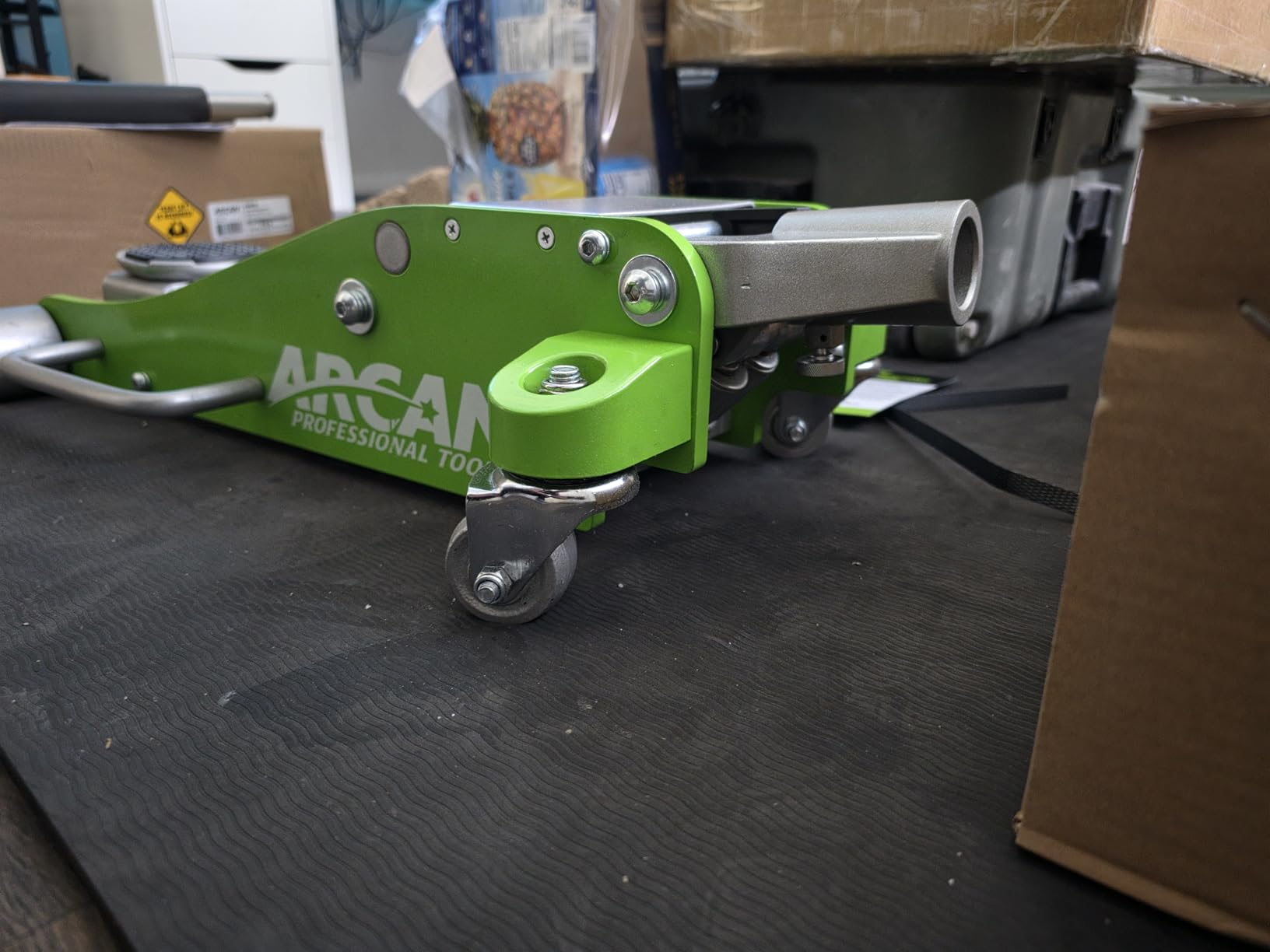 ARCAN 3-Ton Hybrid Aluminum and Steel Low Profile Floor Jack, Model A20004 customer photo 1