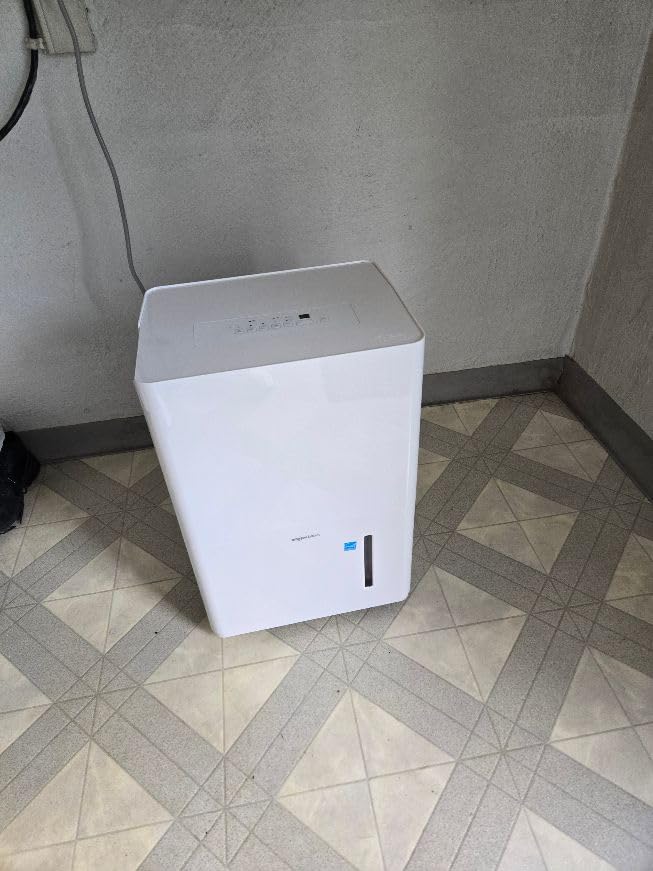 Amazon Basics 50-Pint Large Dehumidifier with Pump, Energy Star Certified, Humidity Control, Timer, Auto-Defrost, Overflow Protection for Rooms up to 4000 SFT, White customer photo 1