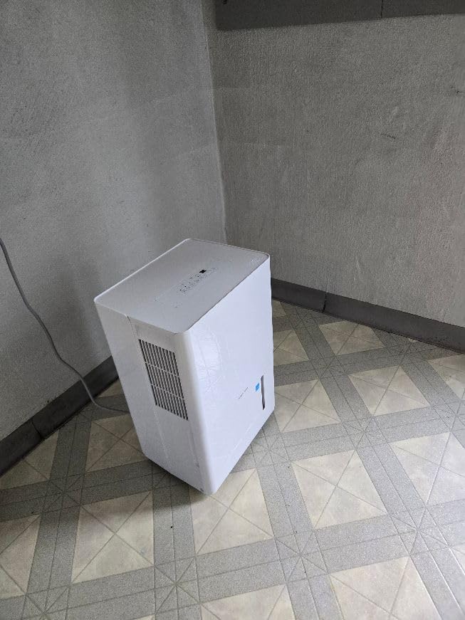 Amazon Basics 50-Pint Large Dehumidifier with Pump, Energy Star Certified, Humidity Control, Timer, Auto-Defrost, Overflow Protection for Rooms up to 4000 SFT, White customer photo 2