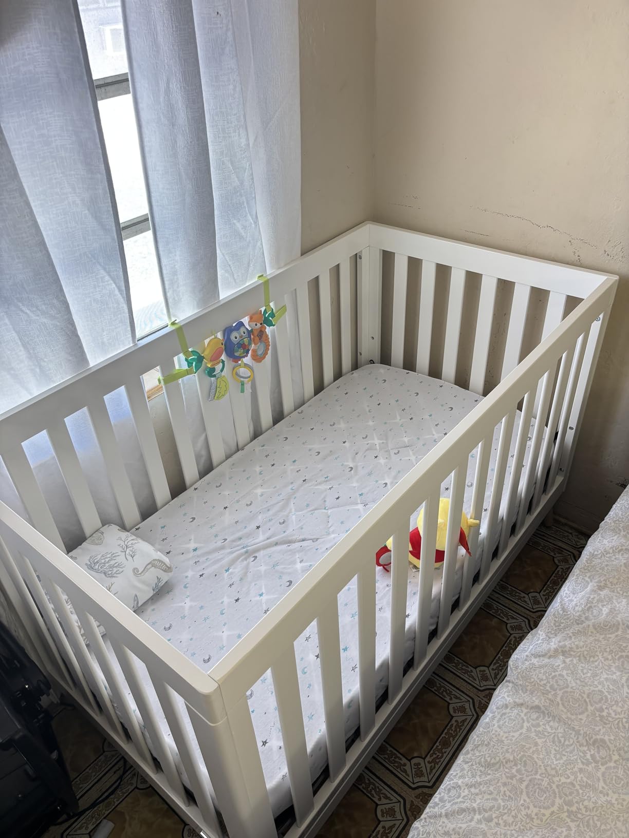 Delta Children Essex 4-in-1 Convertible Baby Crib, Bianca White with Natural Legs customer photo 2