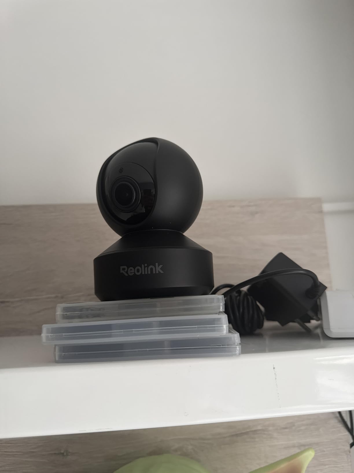 REOLINK Smart 4K UHD Pan & Tilt Dual-Band Wi-Fi 6 Indoor Security Camera with 3X Optical Zoom, Auto-Tracking, People/Pet Detection, Crying Sound Detection, Privacy Mode, and Bluetooth Setup, E1 Zoom customer photo 1