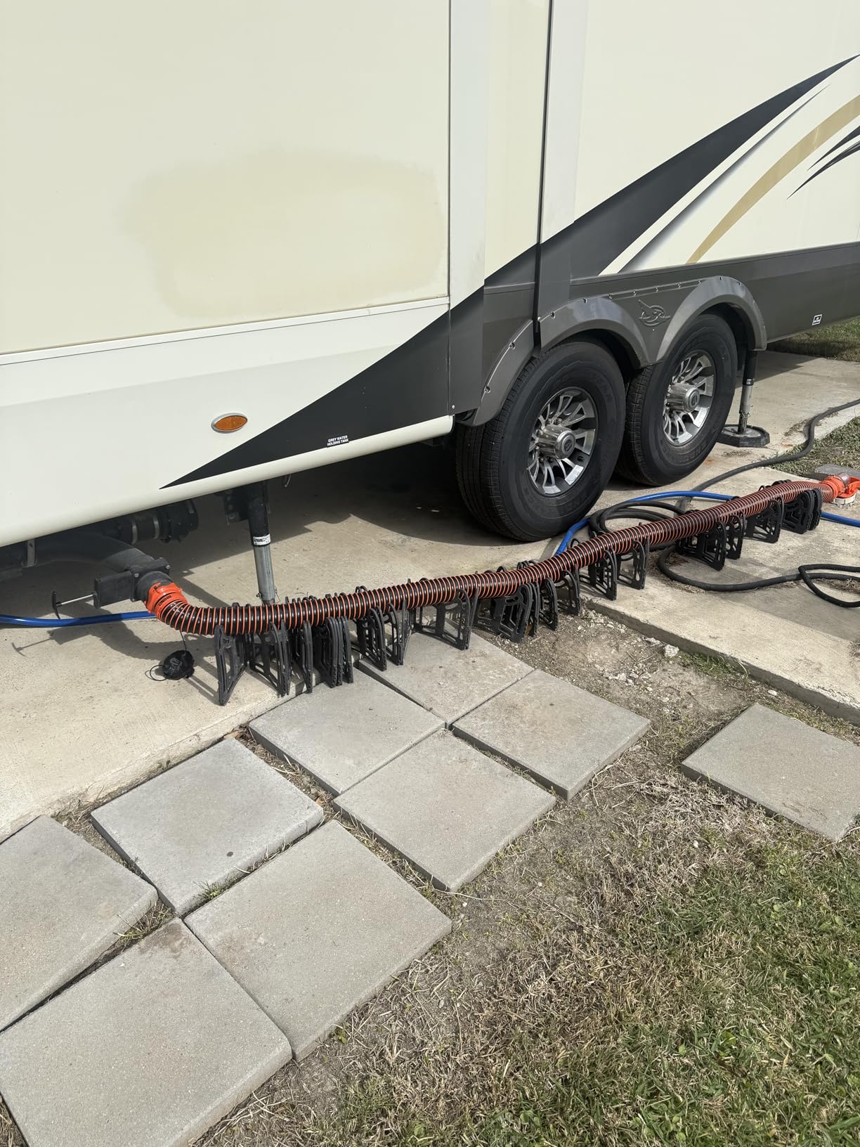 Camco RhinoEXTREME 20' RV Sewer Hose Kit - Premium Sewer Kit, Pre-Assembled & Ready-to-Use, Includes 4-in-1 Dump Station Adapter & Storage Caps, Crush & Abrasion Resistant (21012) customer photo 2