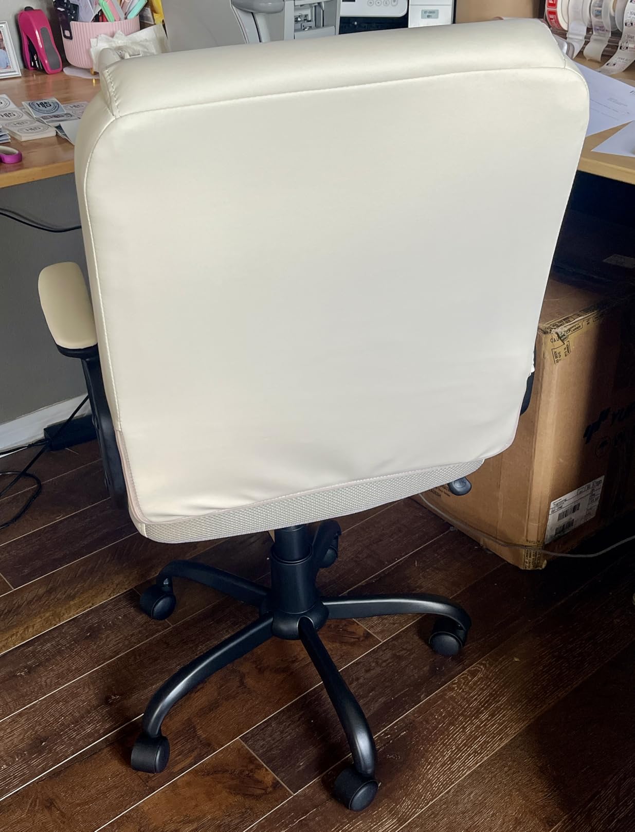 Amazon Basics Classic Puresoft PU Padded Mid-Back Office Desk Chair with Armrest, Easy Assembly, Sturdy Metal Base, Wheels, 275lb Support, Black customer photo 1