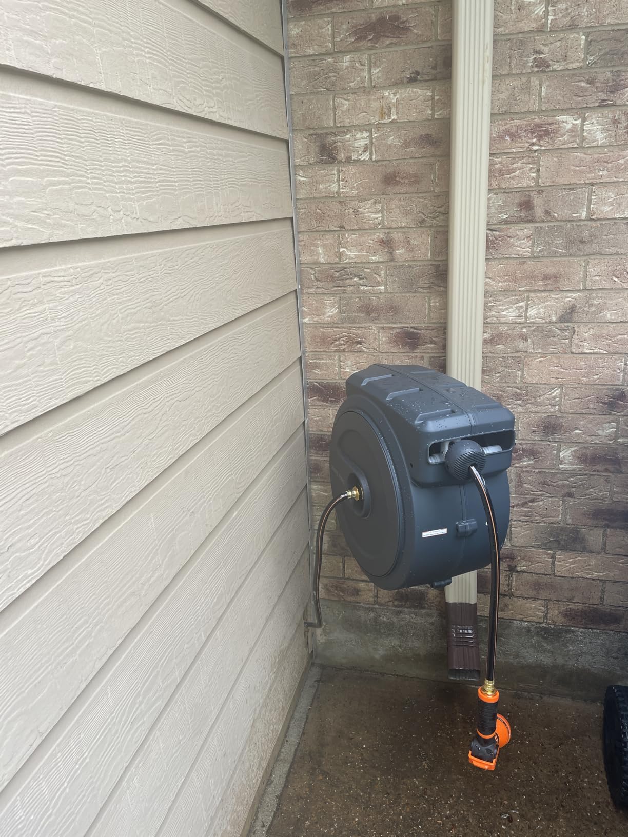 Giraffe Tools Retractable Garden Hose Reel 1/2 Inch x 130 ft, Super Heavy Duty, Any Length Lock, Slow Return System, Wall Mounted customer photo 1