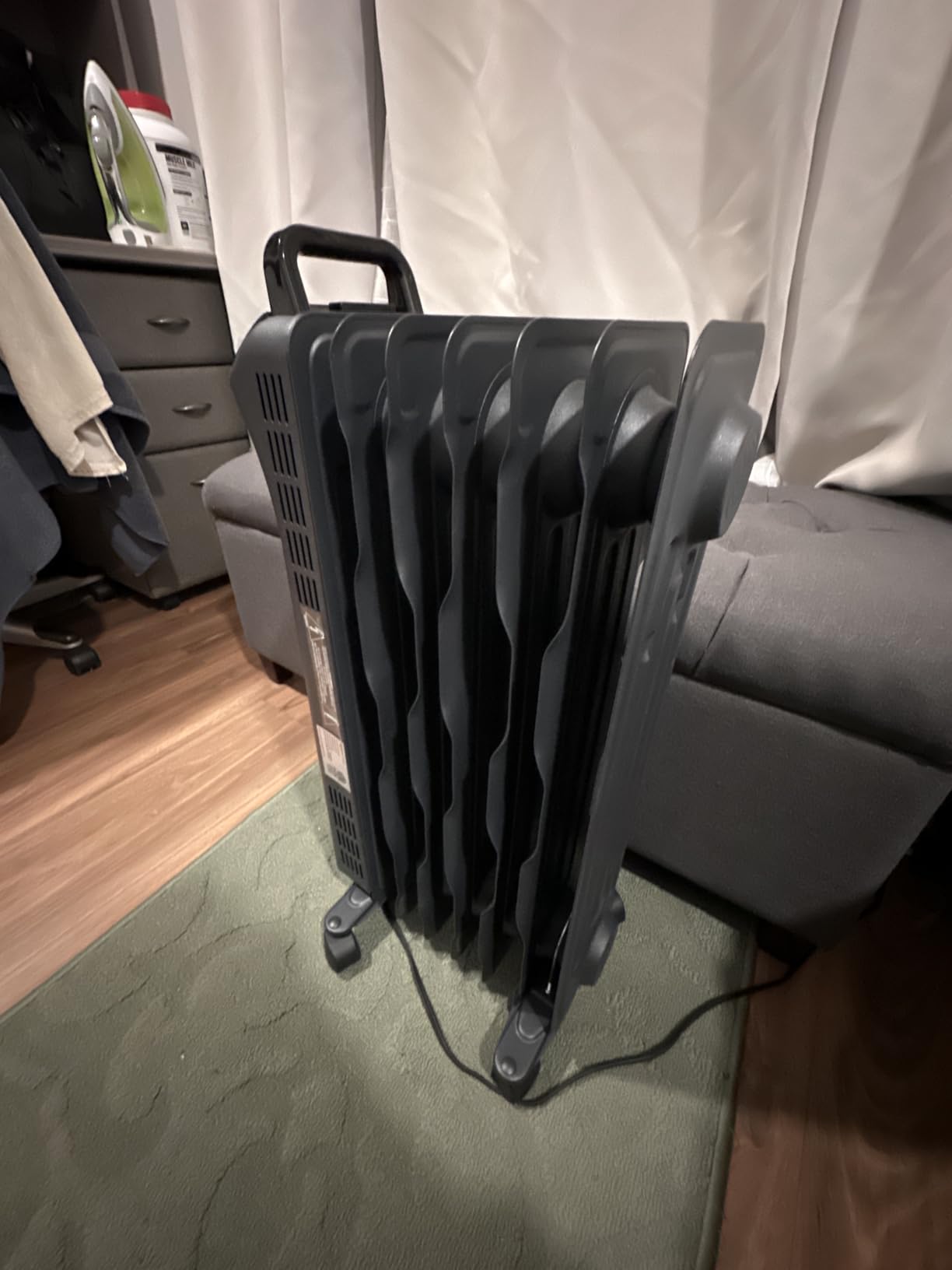 Amazon Basics Portable Oil Space Heater with 7 Oil-Filled Fins, 3 Heat Settings, Adjustable Thermostat, Tip-Over and Overheat Protection, ETL Safety Certificate, 1500W, Black customer photo 1
