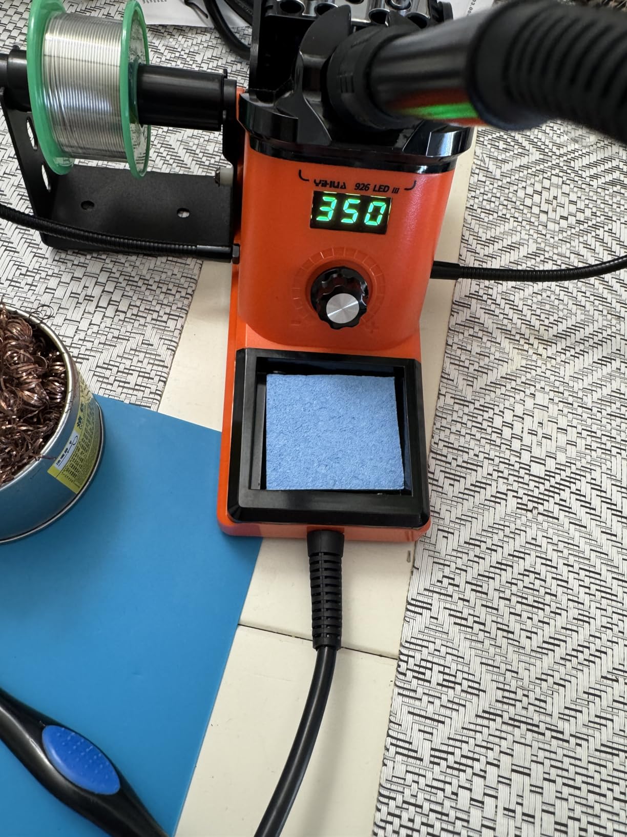 YIHUA 926 III 60W Digital Display Soldering Iron Station Kit w 2 Helping Hands, 6 Extra Iron Tips, Lead-Free Solder, Solder Sucker, S/S Tweezers, °C/ºF Conversion, Auto Sleep & Calibration Support customer photo 2