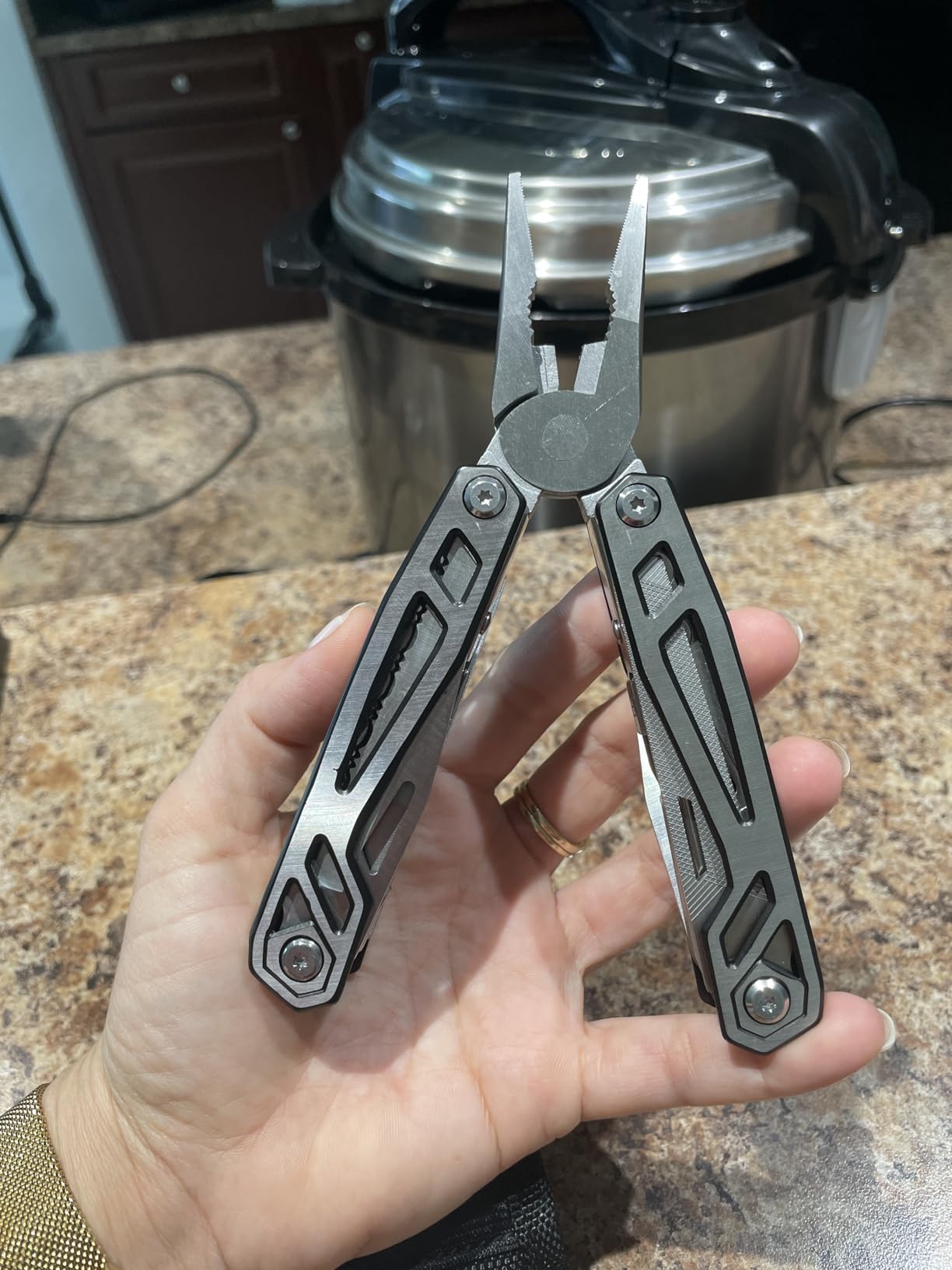 Multitool with Pocket Knife, Birthday Gifts for Men Women Mom Dad, WETOLS 21-in-1 Stainless Steel Pliers with Screwdrivers, Self-locking Multi tools with EDC Sheath, Ideal for Home, Camping, Survival customer photo 1