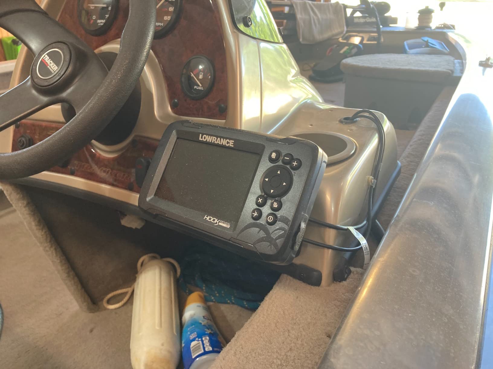 Lowrance HOOK Reveal 5 SplitShot - 5-inch Fish Finder with SplitShot Transducer customer photo 1