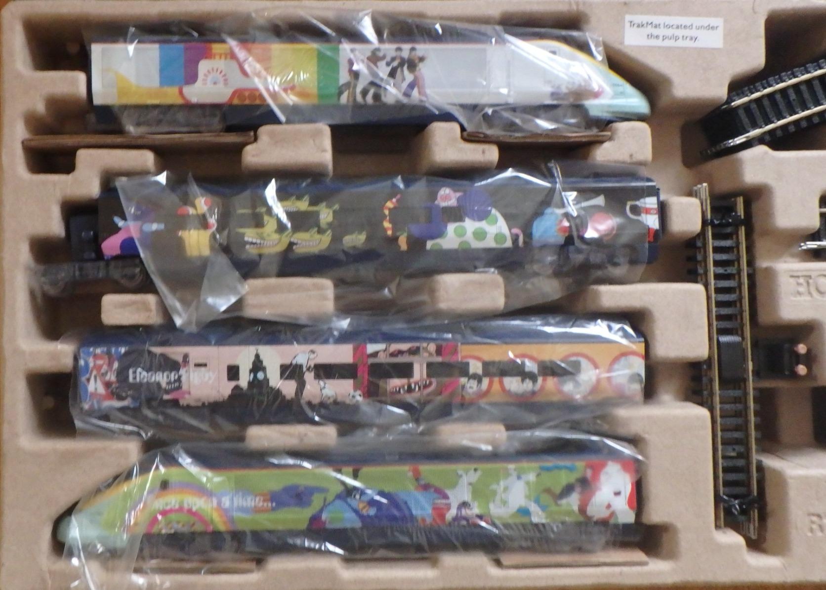 Hornby Electric Train Set - R1253T The Beatles Yellow Submarine - OO Gauge Train Starter Sets, Adult Vintage Trains, Small Hobby Model for Adults - with Tracks, MidiMat, Connecting Track, Controller customer photo 2